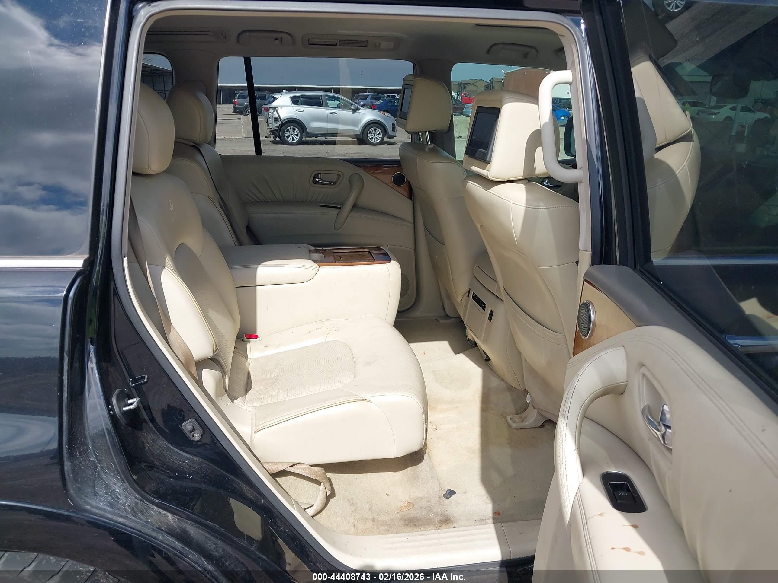 INFINITI QX56 image 8