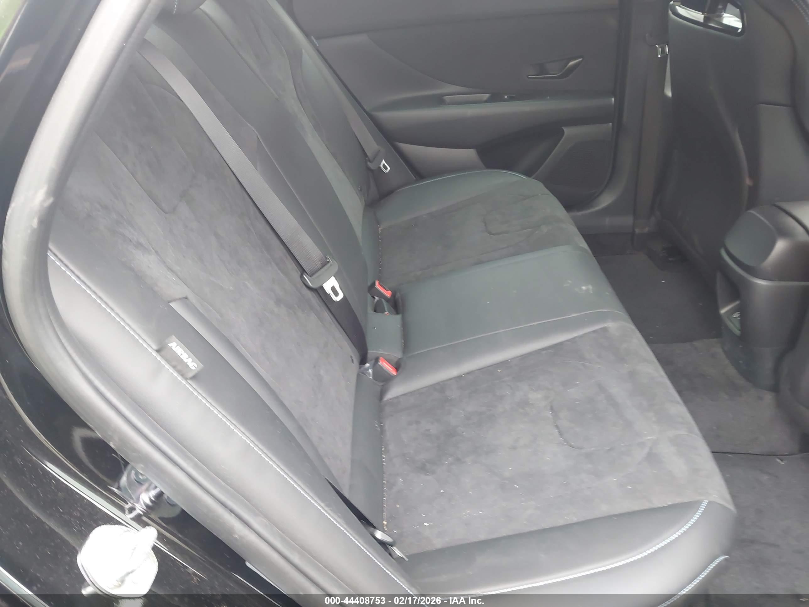 HYUNDAI ELANTRA image 8