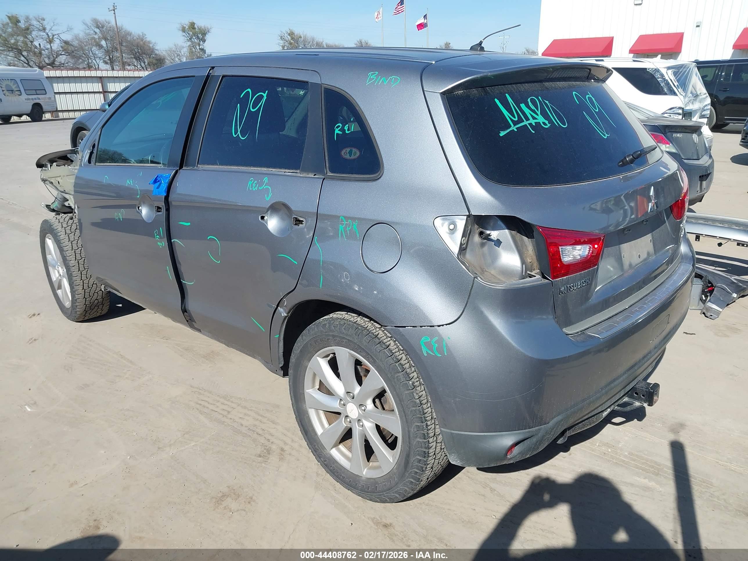 MITSUBISHI OUTLANDER image 3
