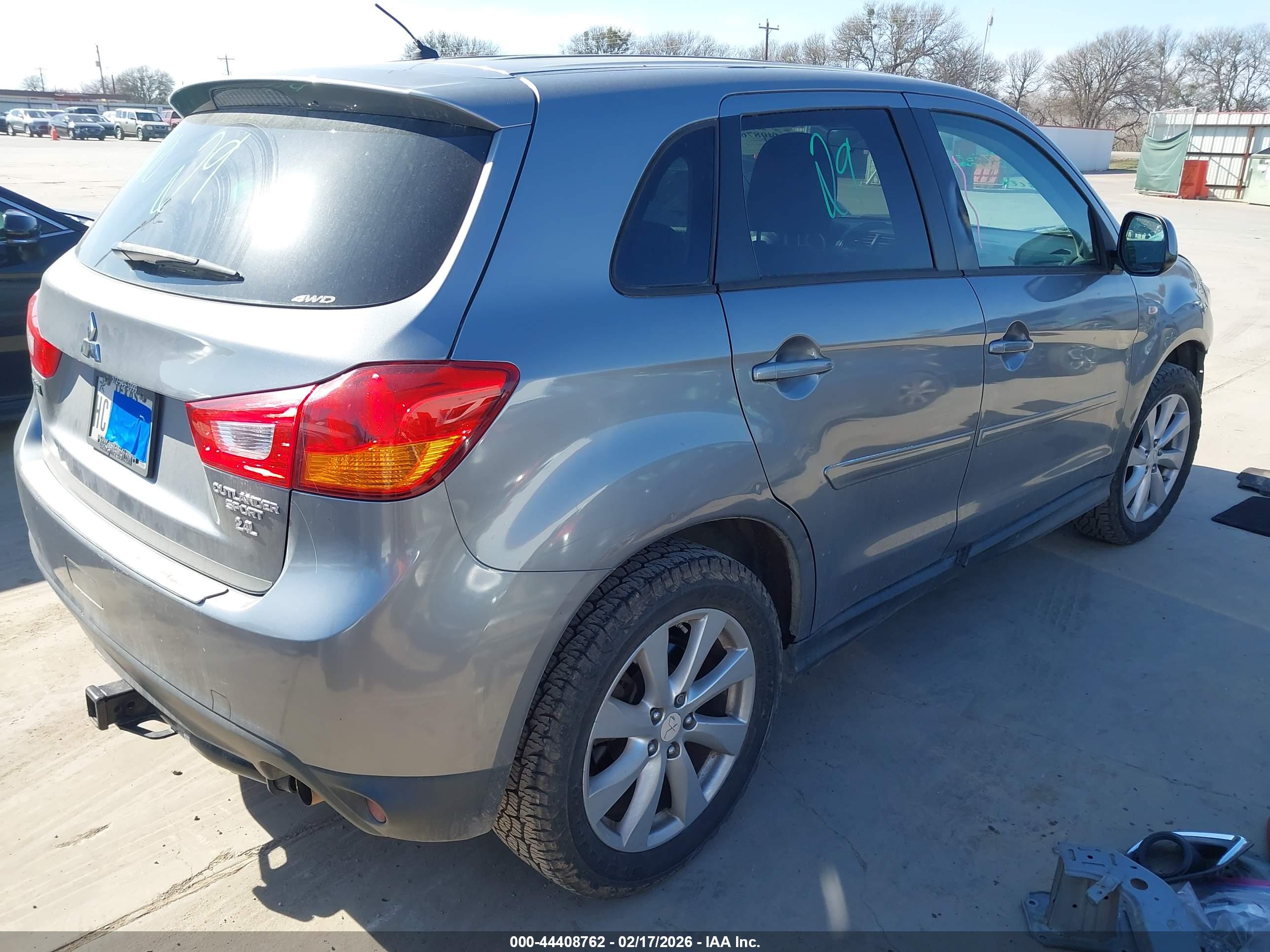 MITSUBISHI OUTLANDER image 4