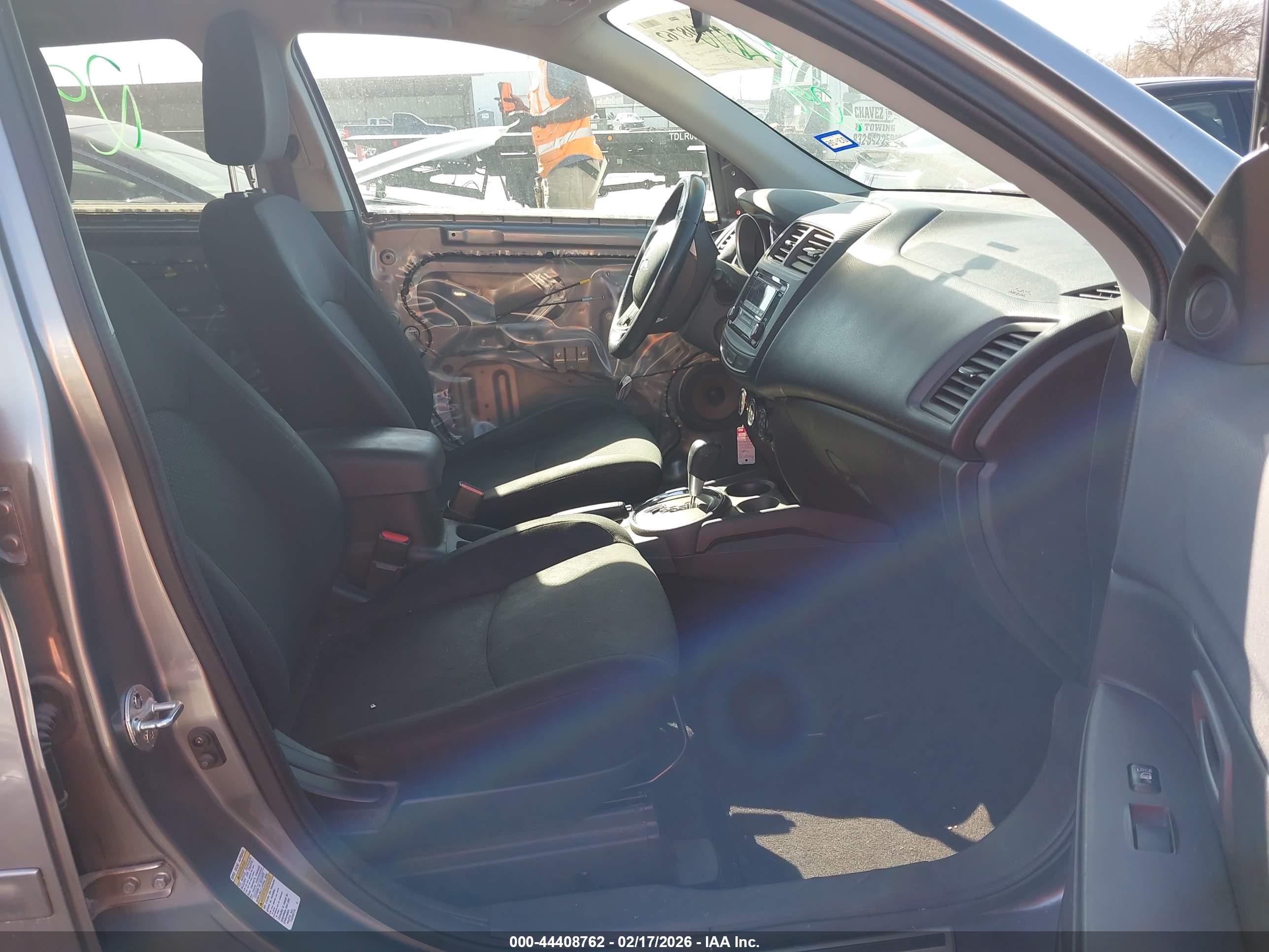 MITSUBISHI OUTLANDER image 5