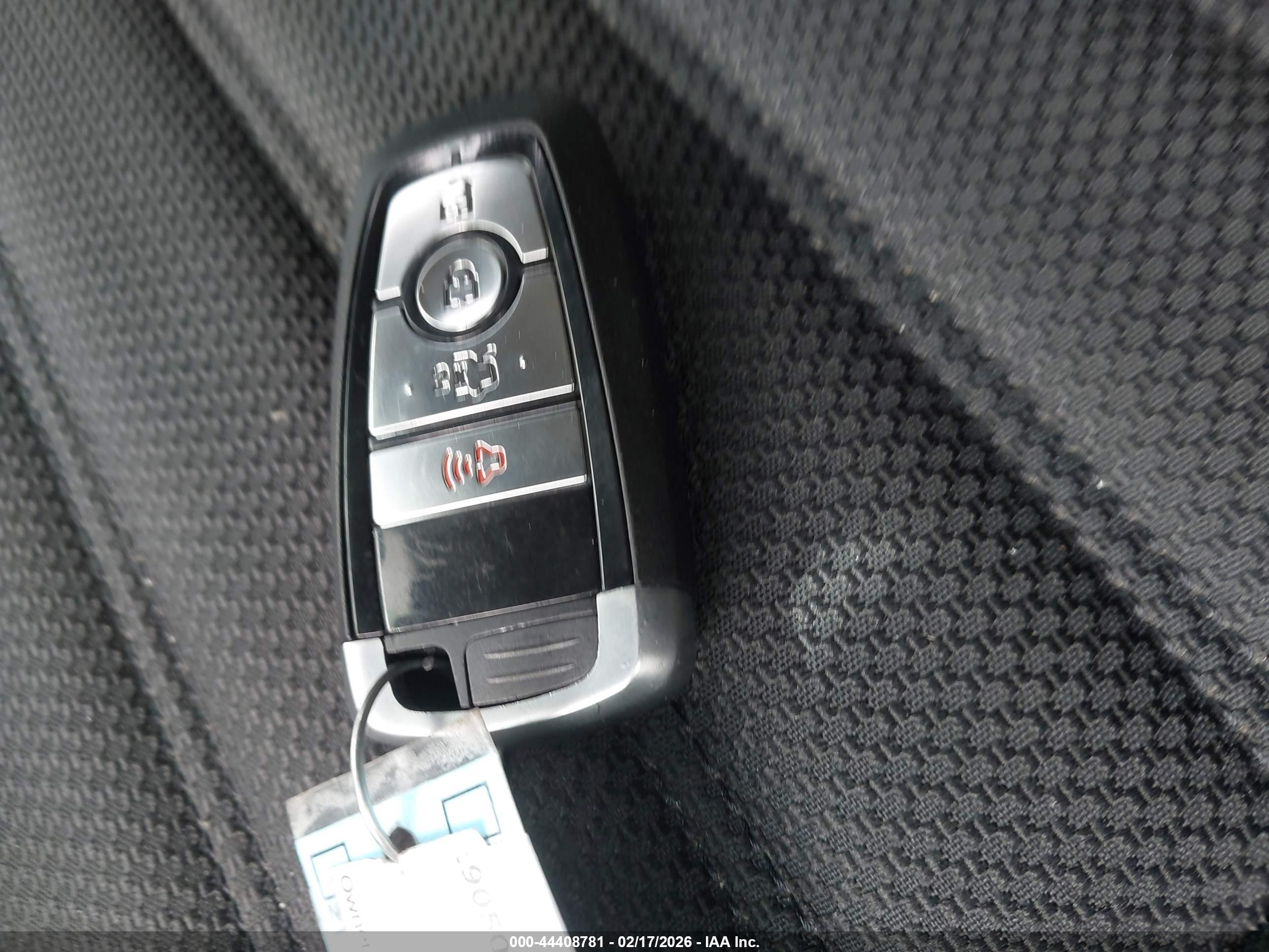 FORD FUSION image 11