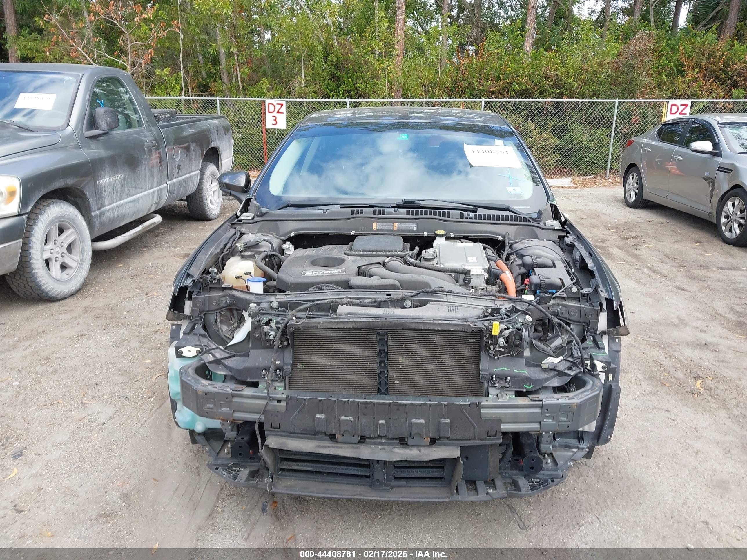 FORD FUSION image 6