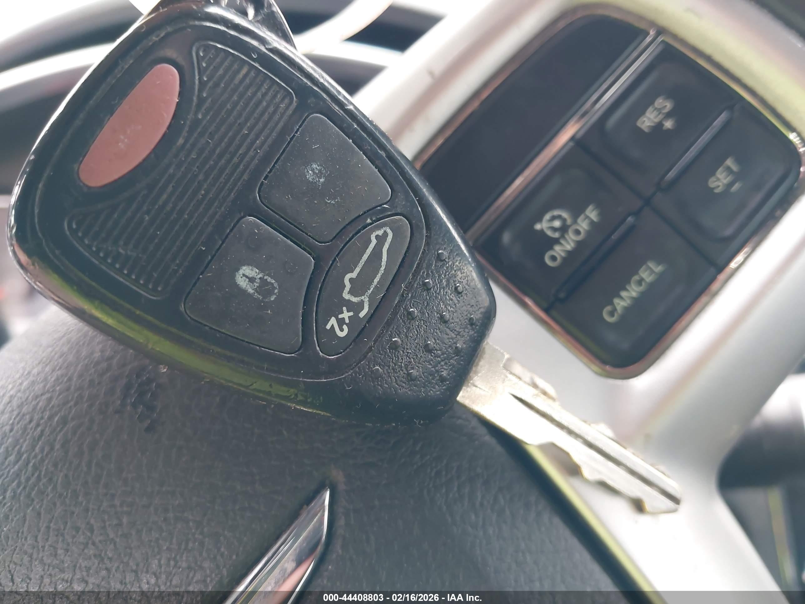 CHRYSLER 200 image 11