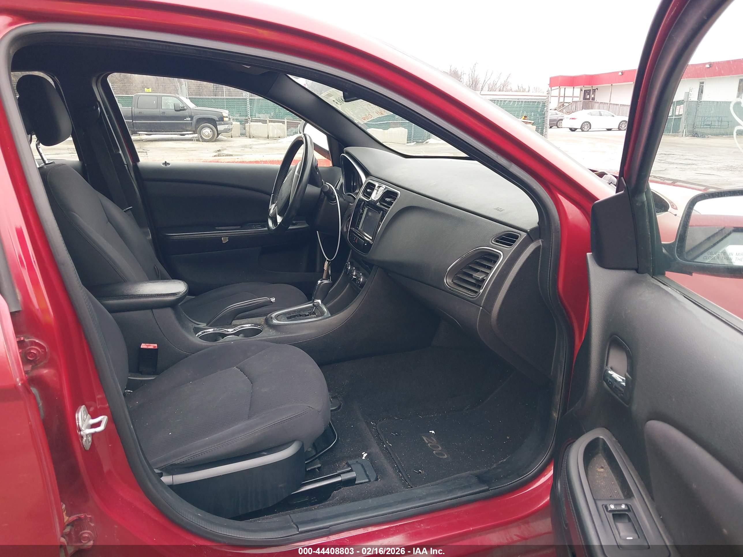 CHRYSLER 200 image 5