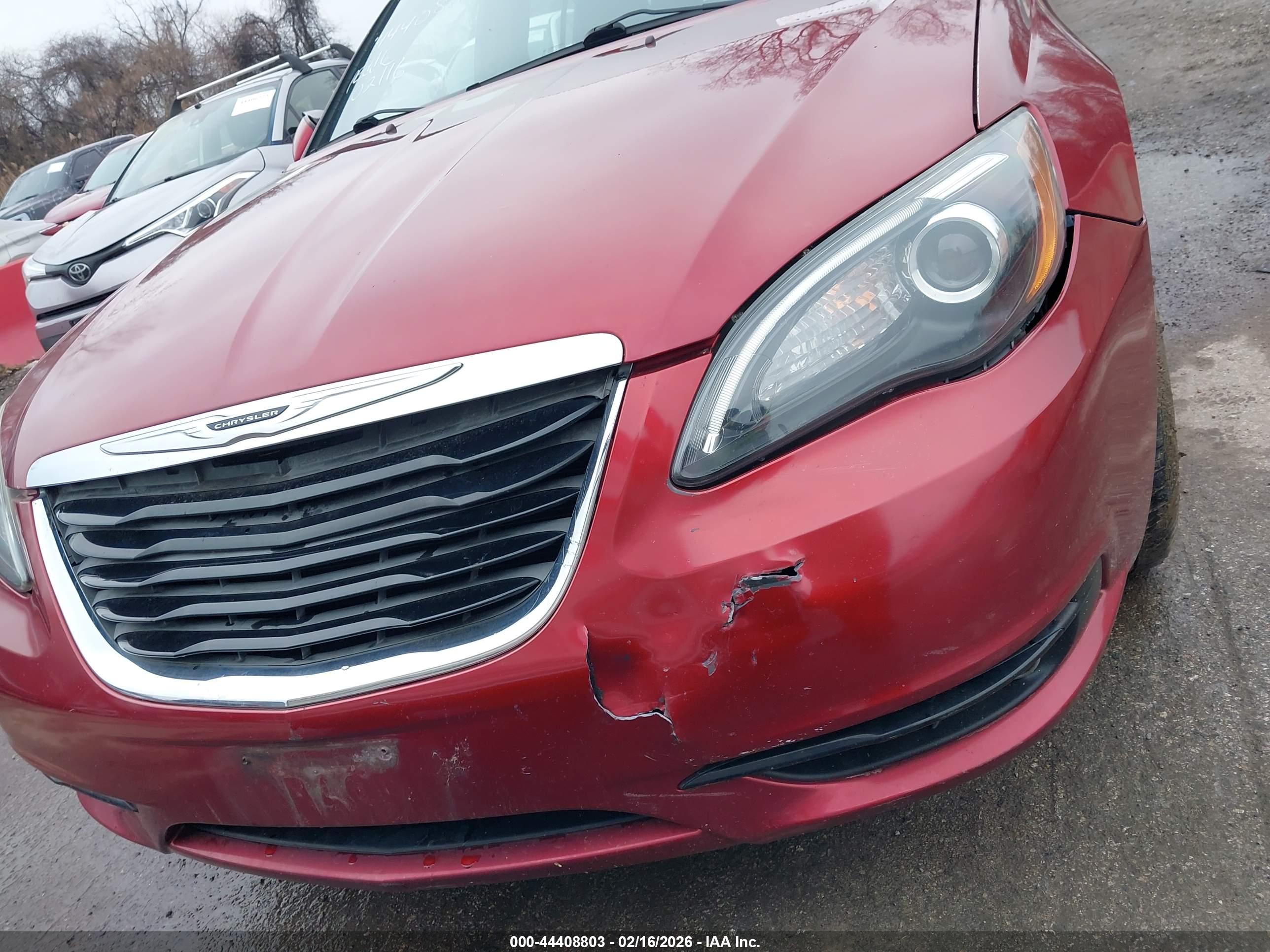CHRYSLER 200 image 6