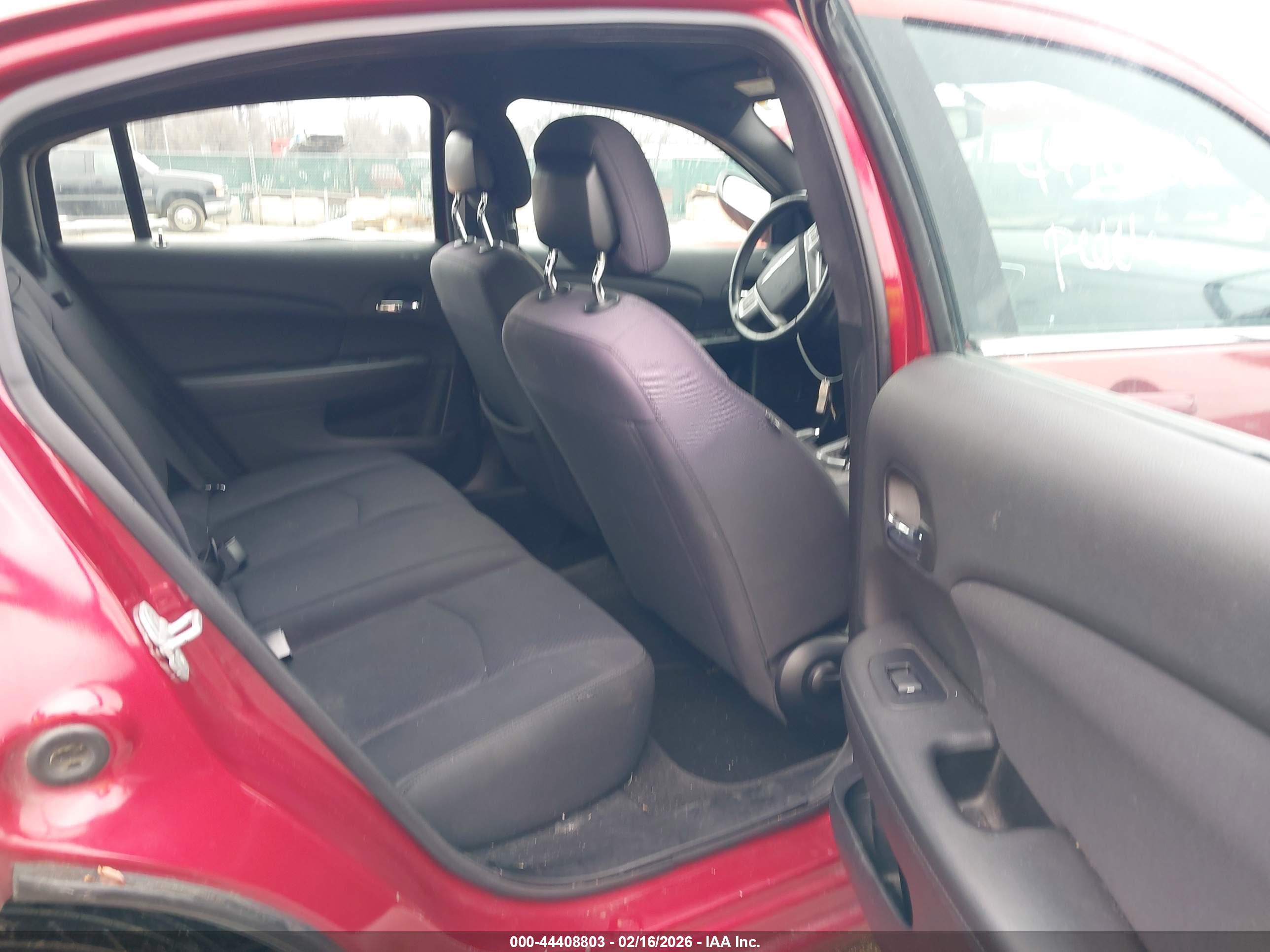 CHRYSLER 200 image 8