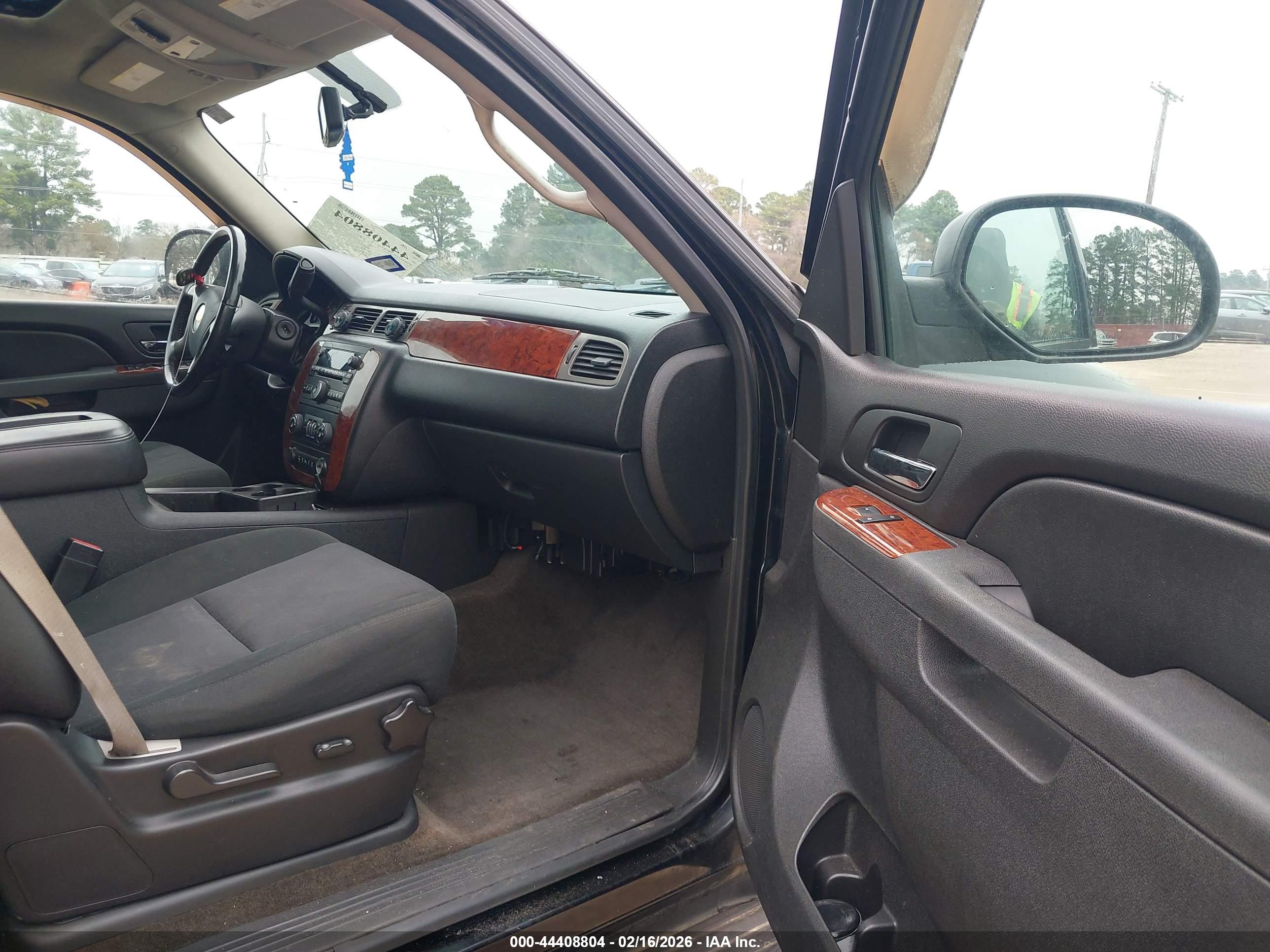 CHEVROLET TAHOE image 5