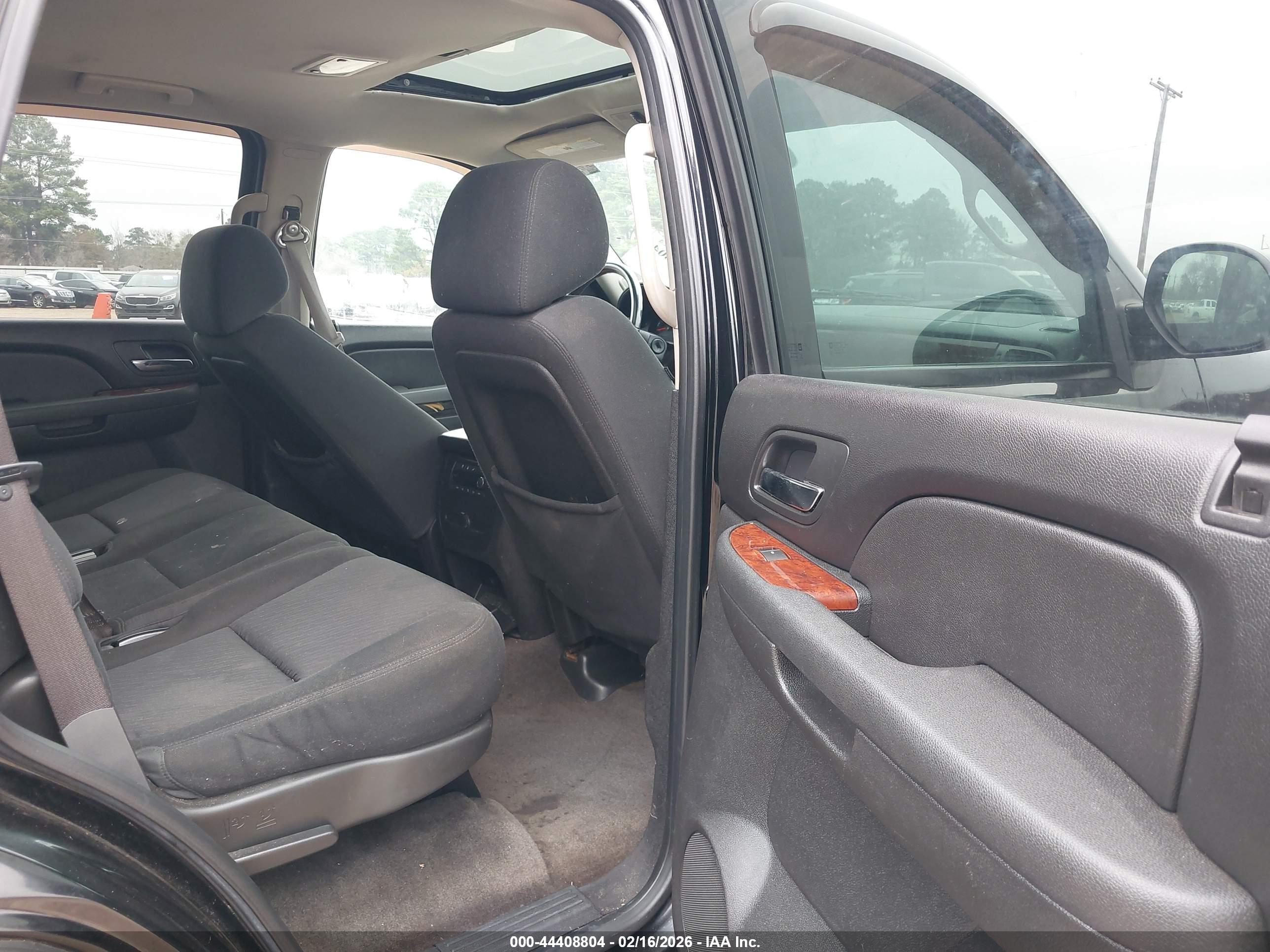 CHEVROLET TAHOE image 8