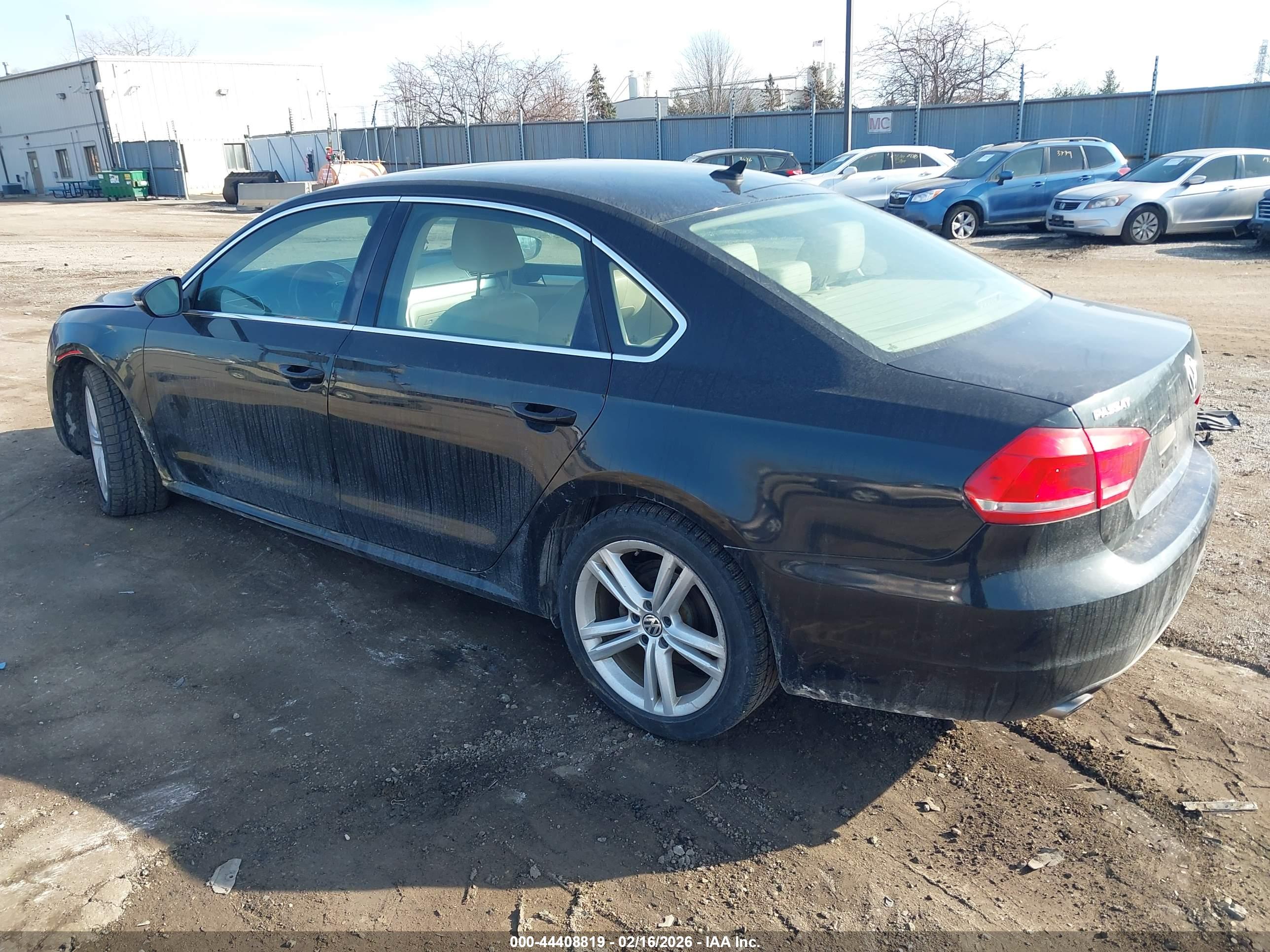 VOLKSWAGEN PASSAT image 3