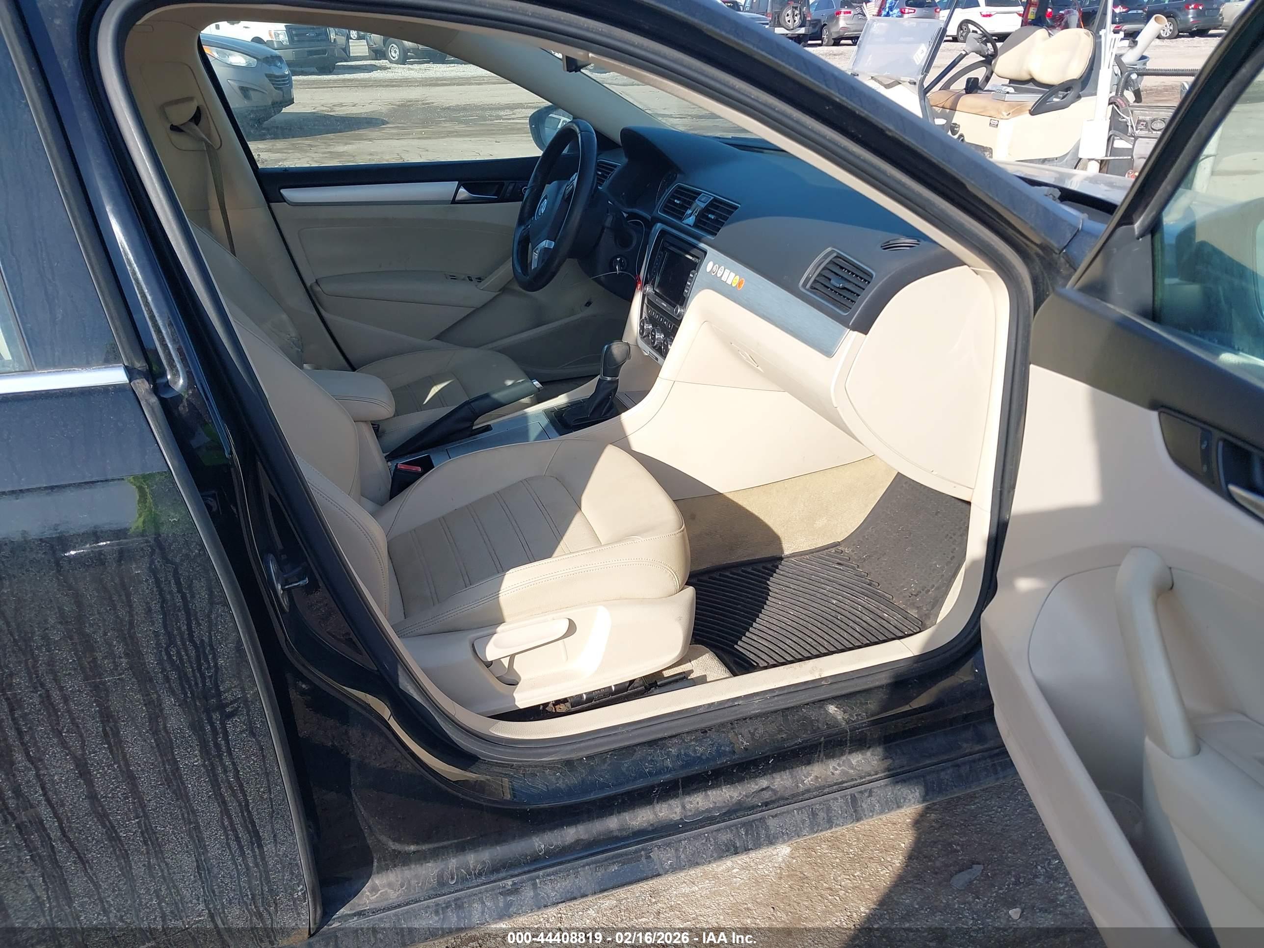 VOLKSWAGEN PASSAT image 5