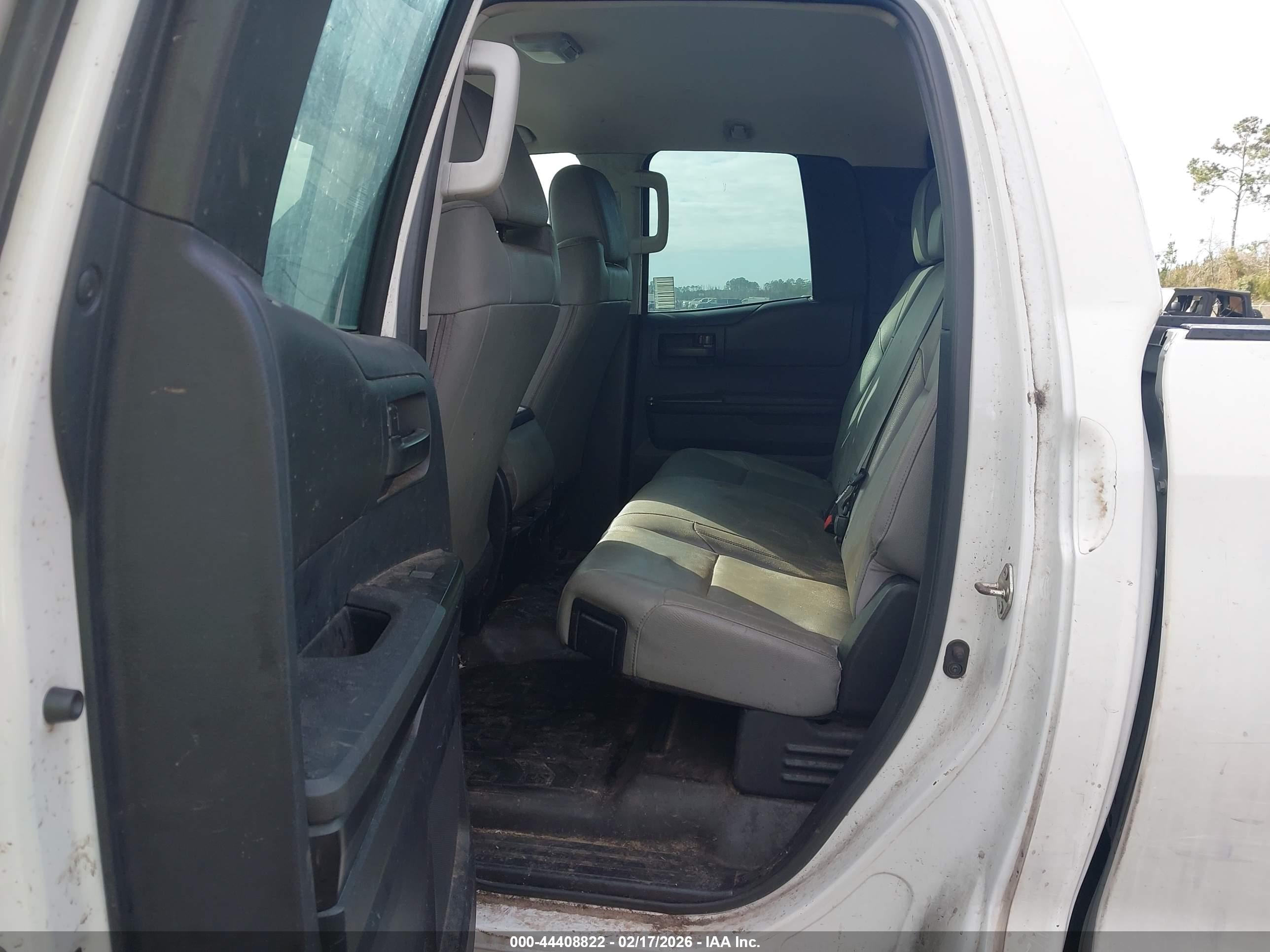 TOYOTA TUNDRA image 8