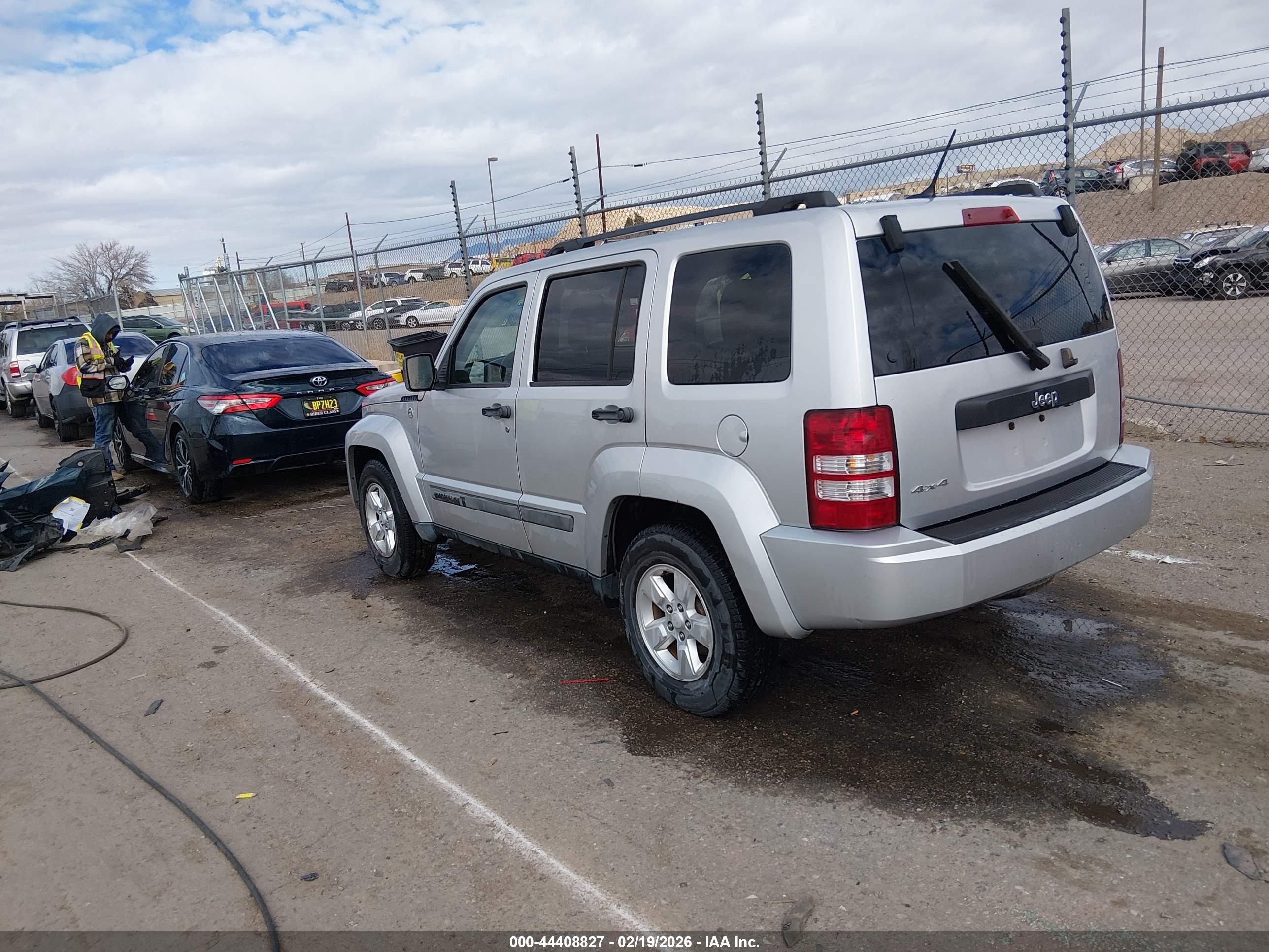 JEEP LIBERTY image 3