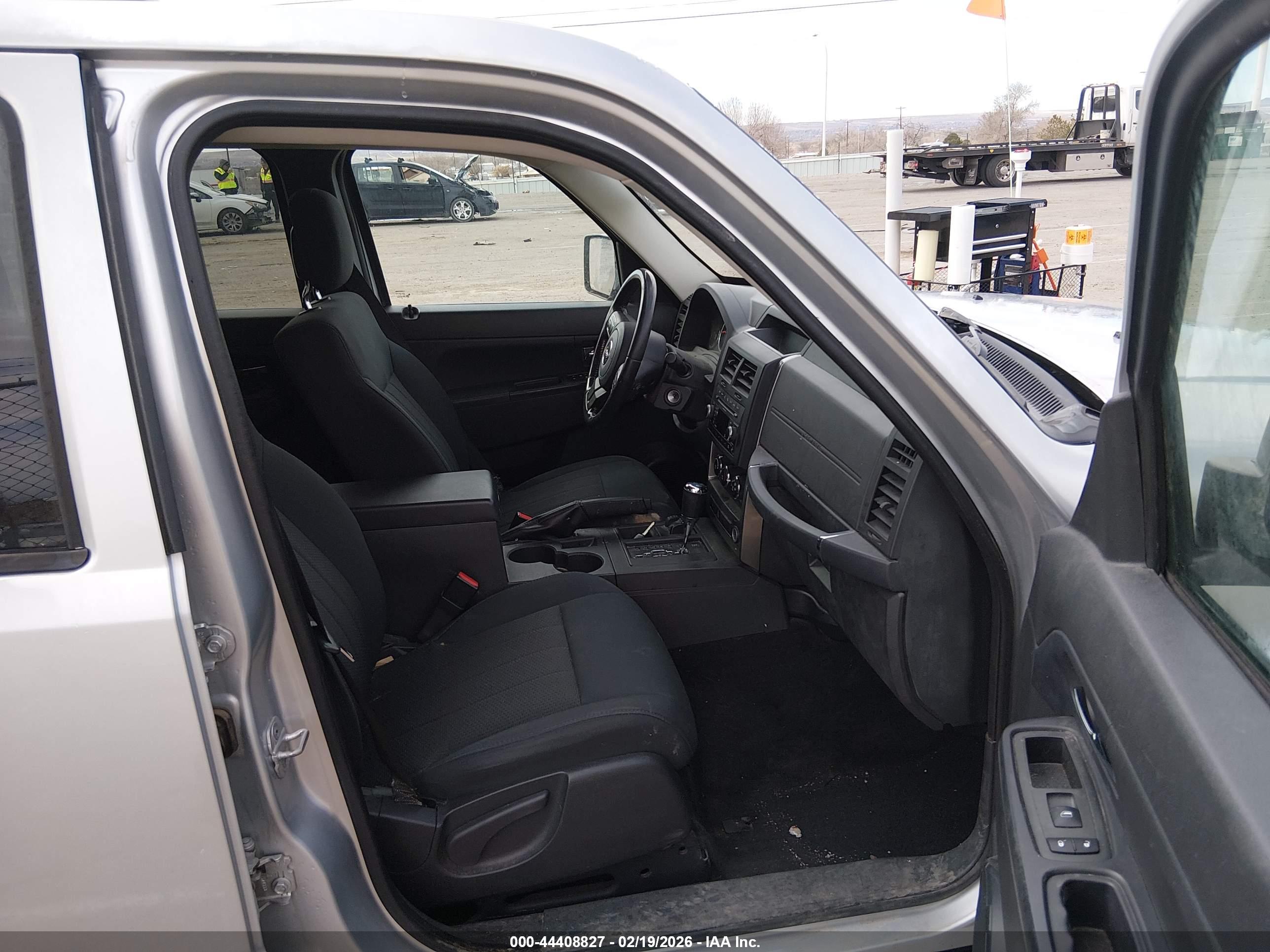 JEEP LIBERTY image 5