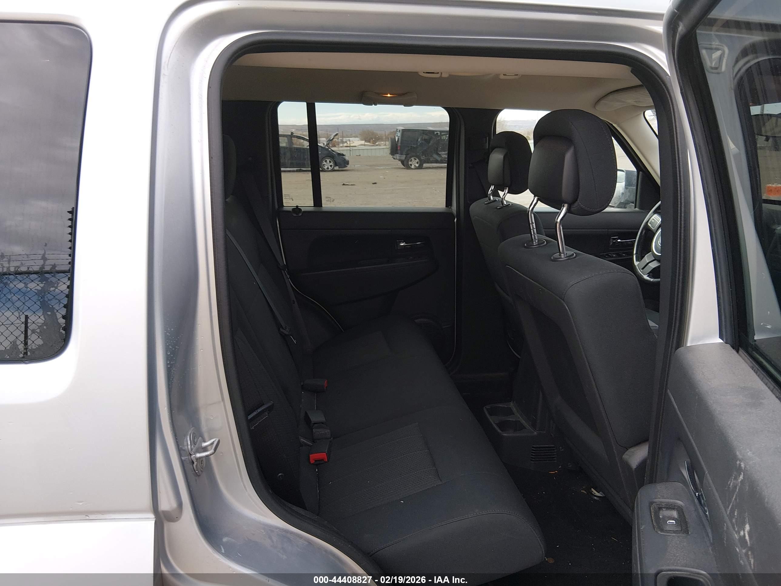 JEEP LIBERTY image 8