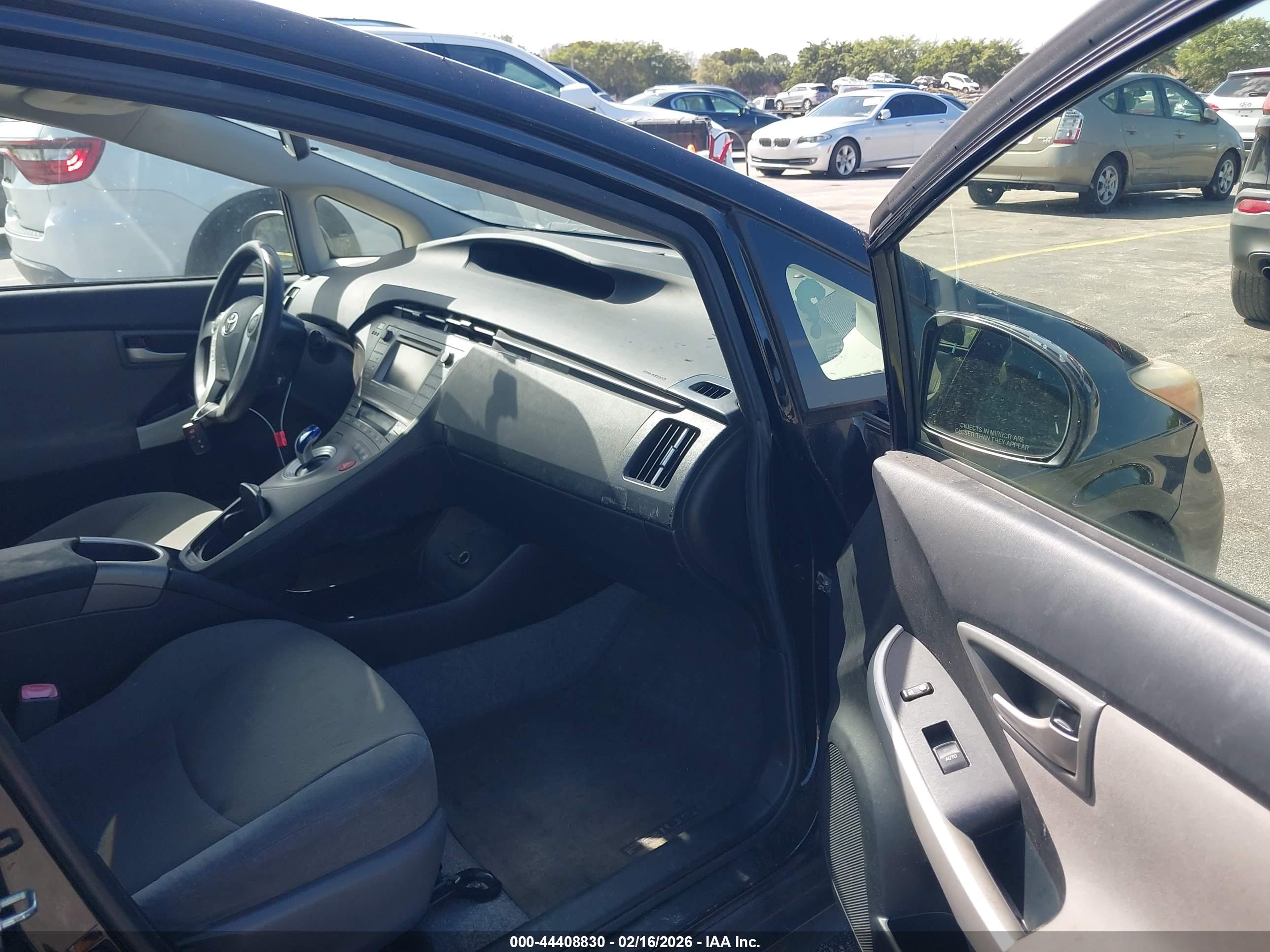 TOYOTA PRIUS image 5