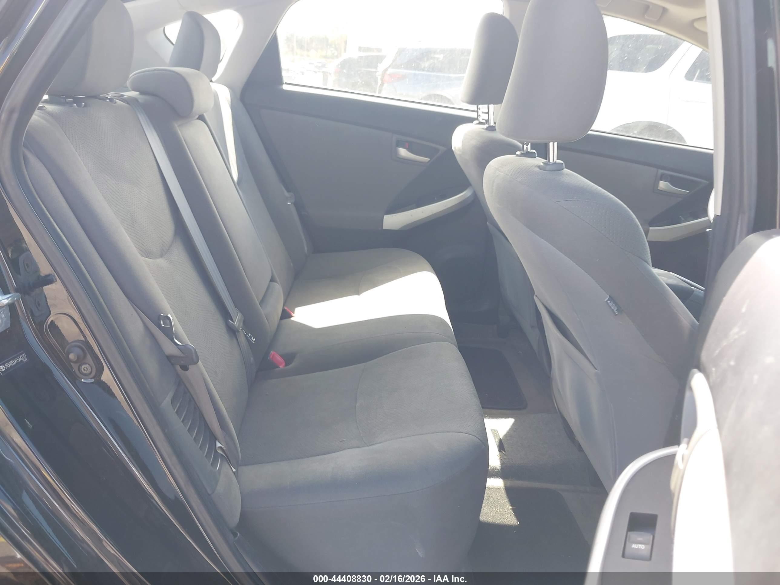 TOYOTA PRIUS image 8