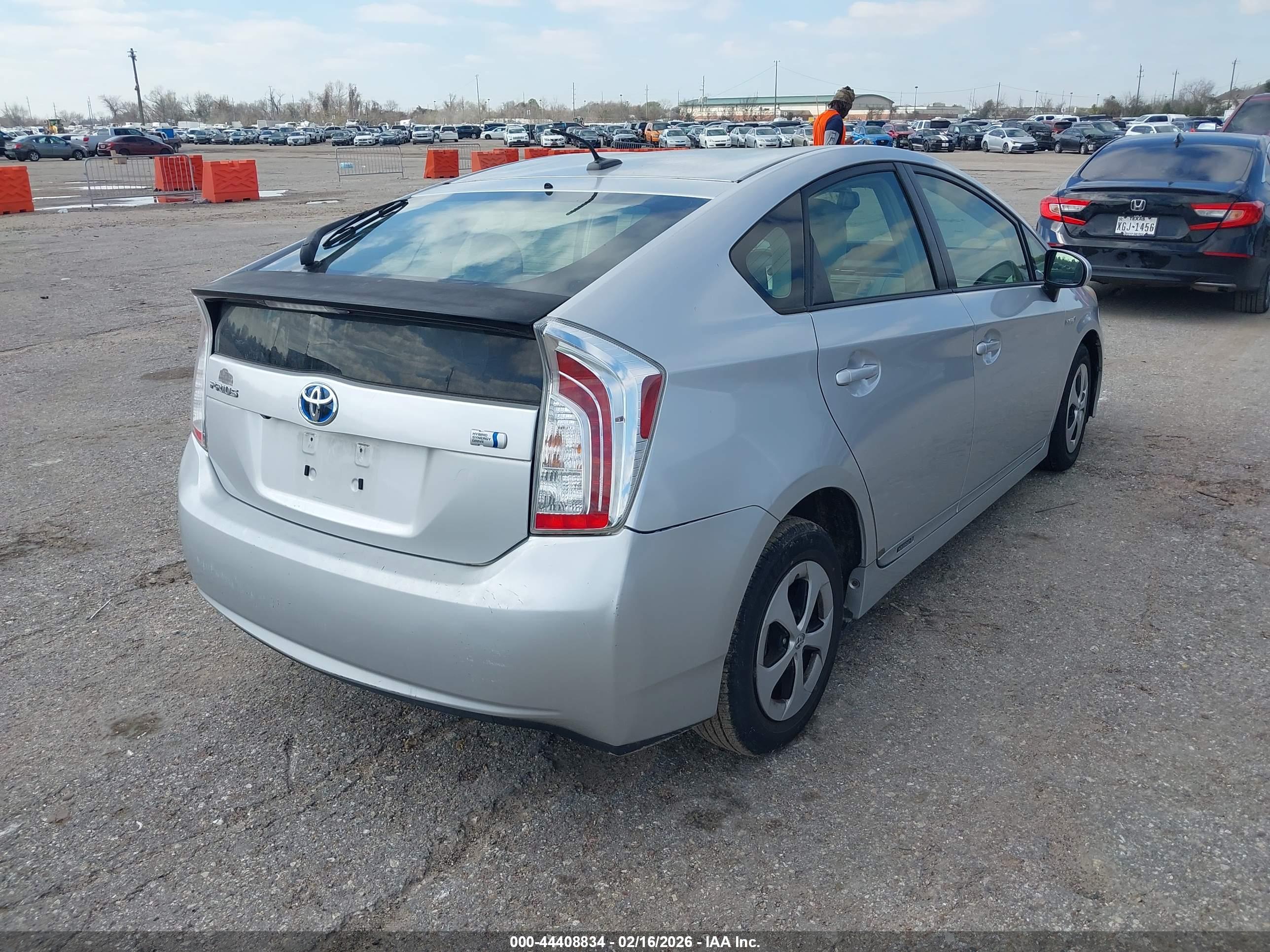 TOYOTA PRIUS image 4