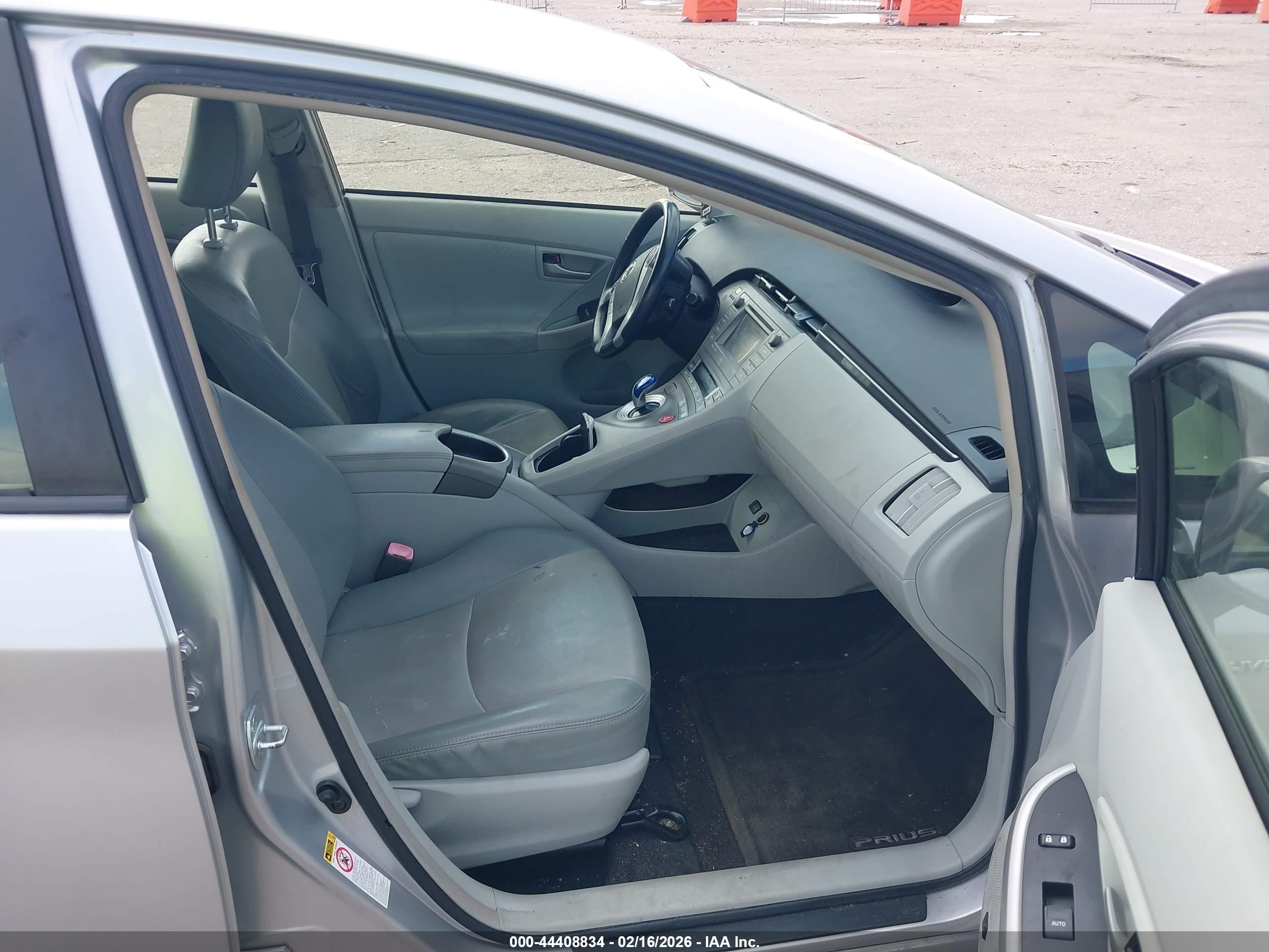 TOYOTA PRIUS image 5