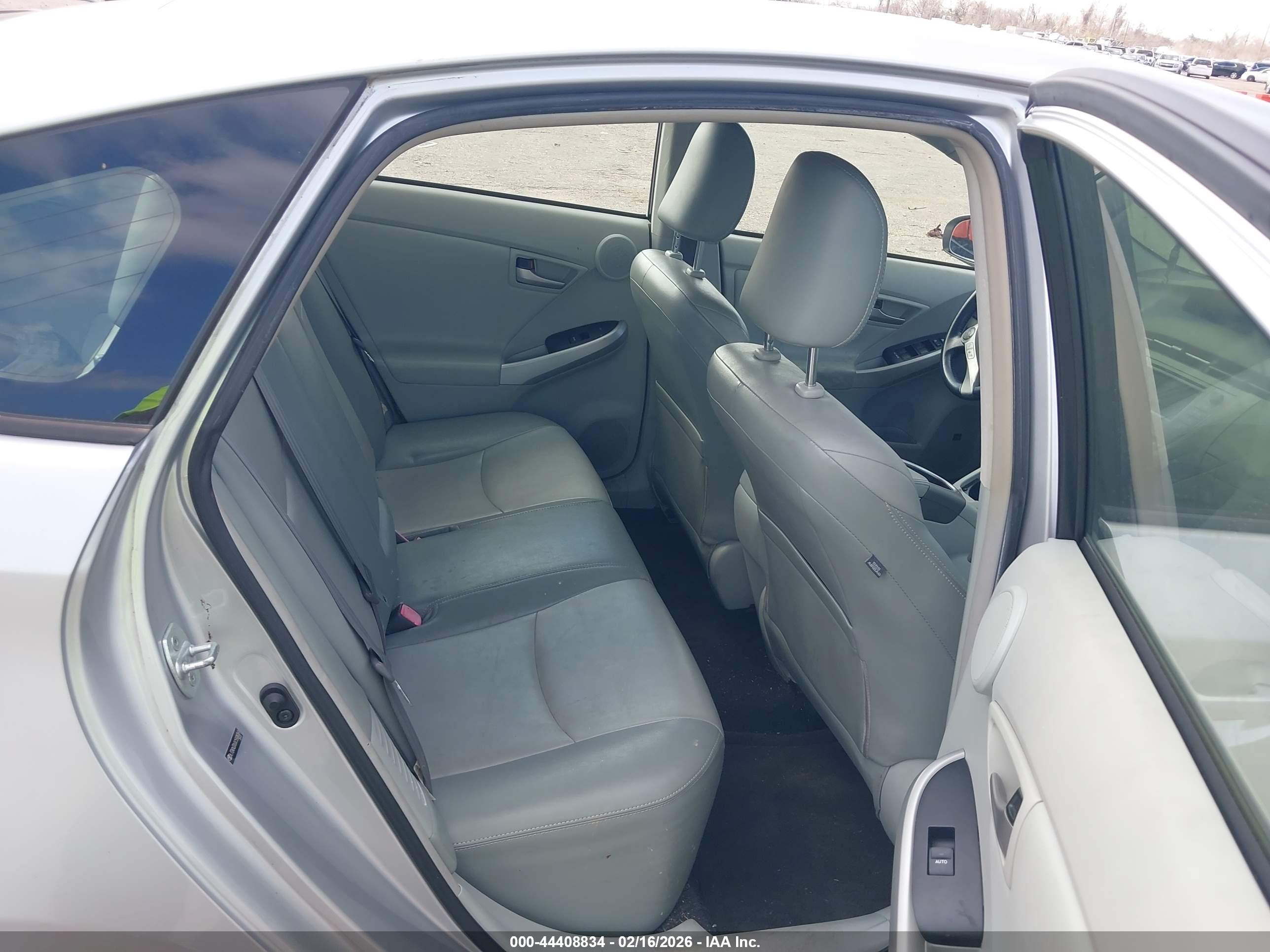 TOYOTA PRIUS image 8