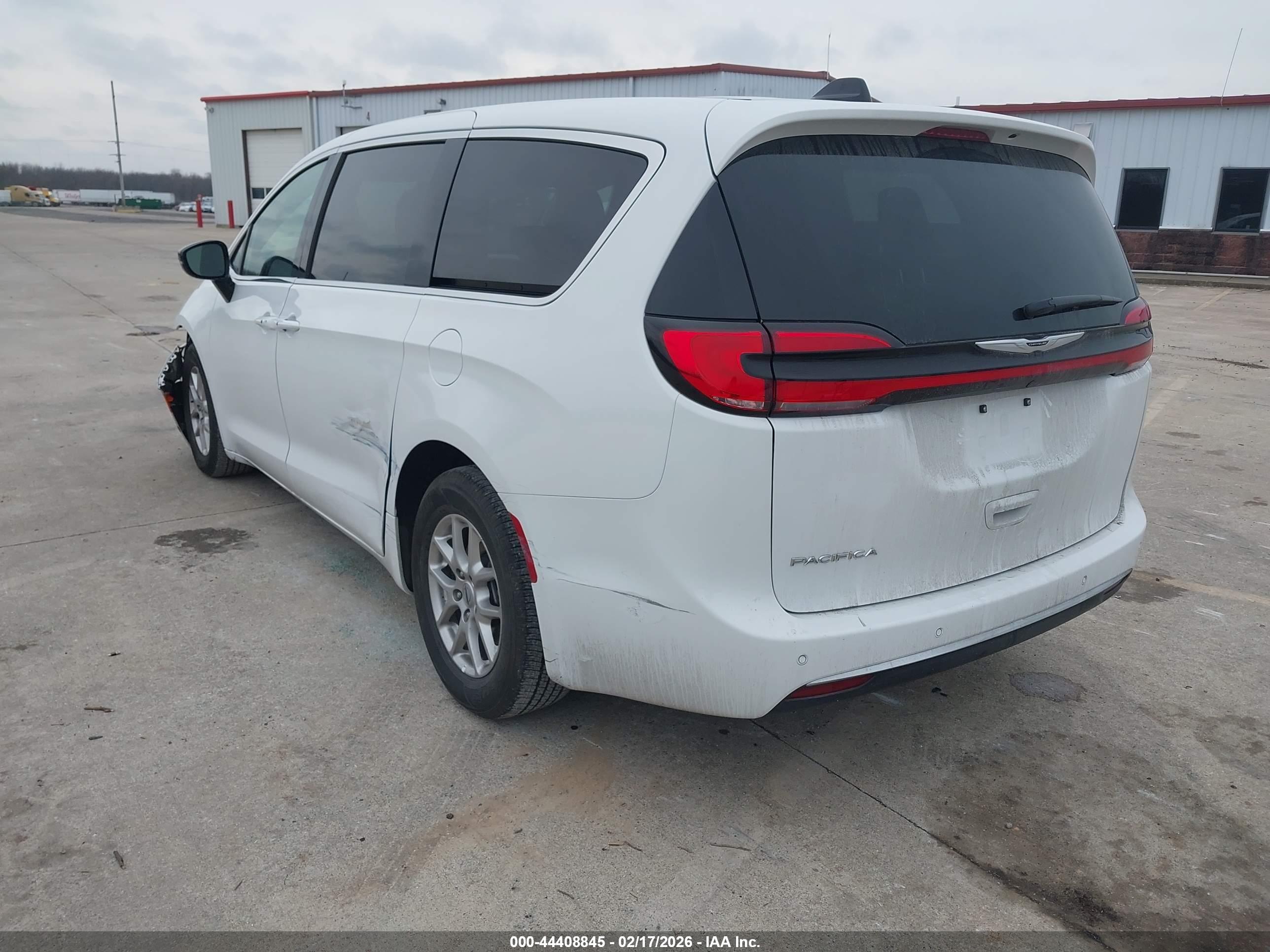 CHRYSLER PACIFICA image 3