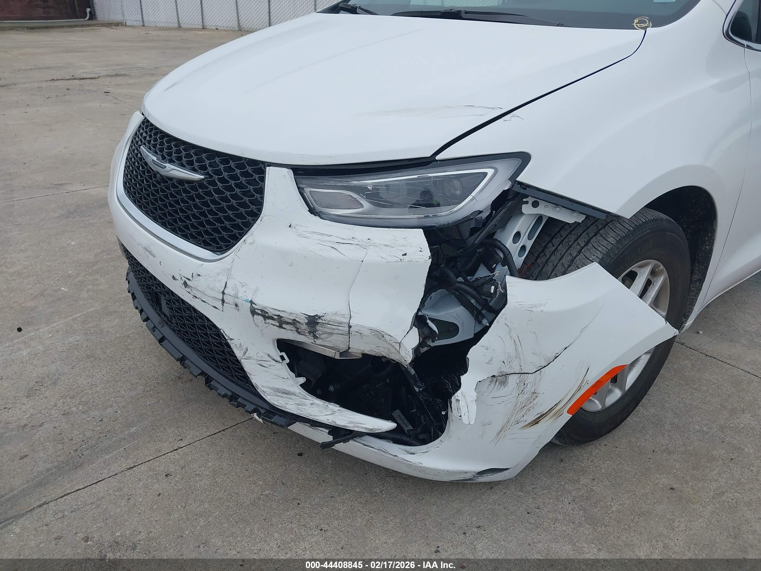 CHRYSLER PACIFICA image 6