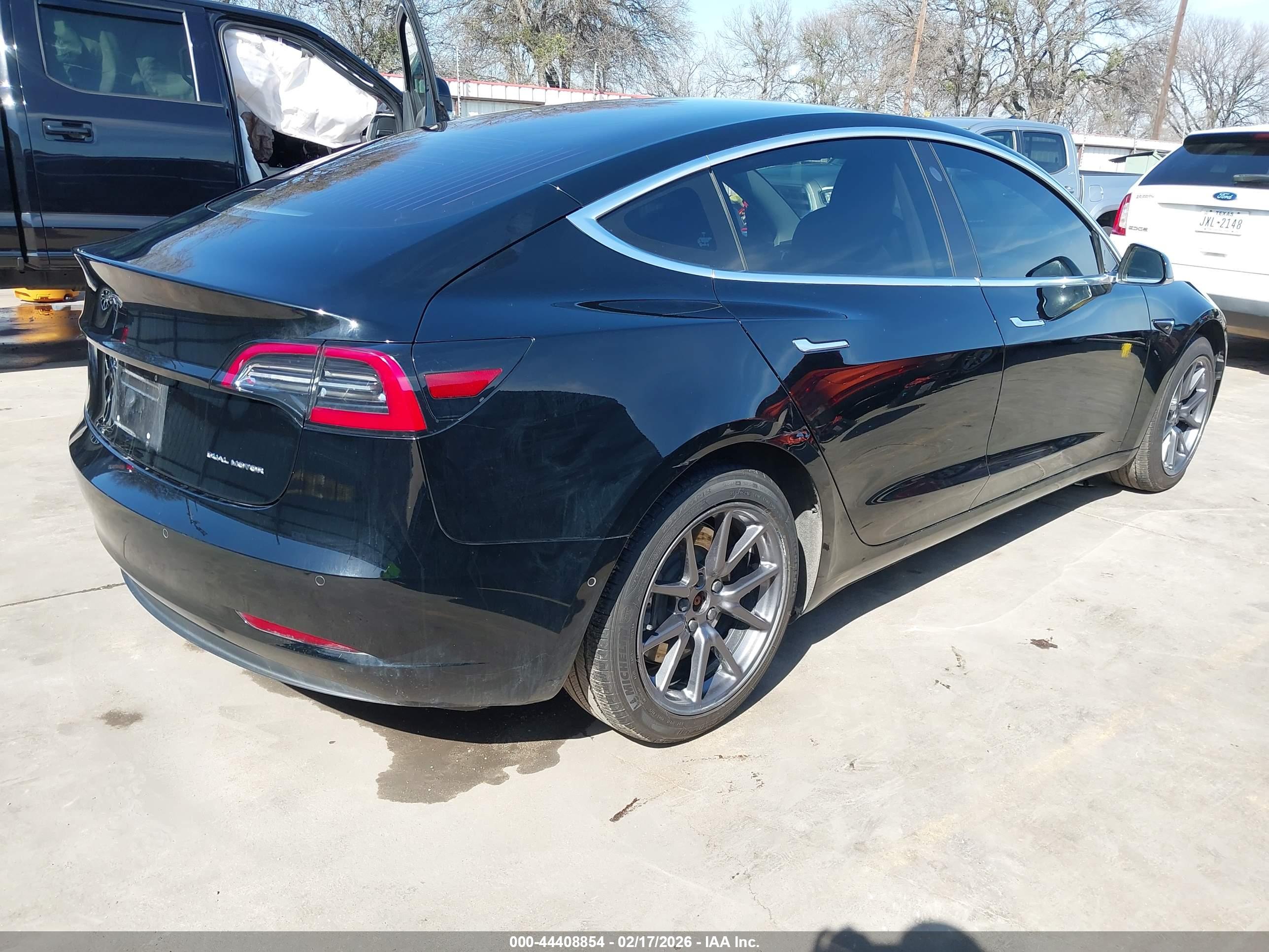 TESLA MODEL image 4