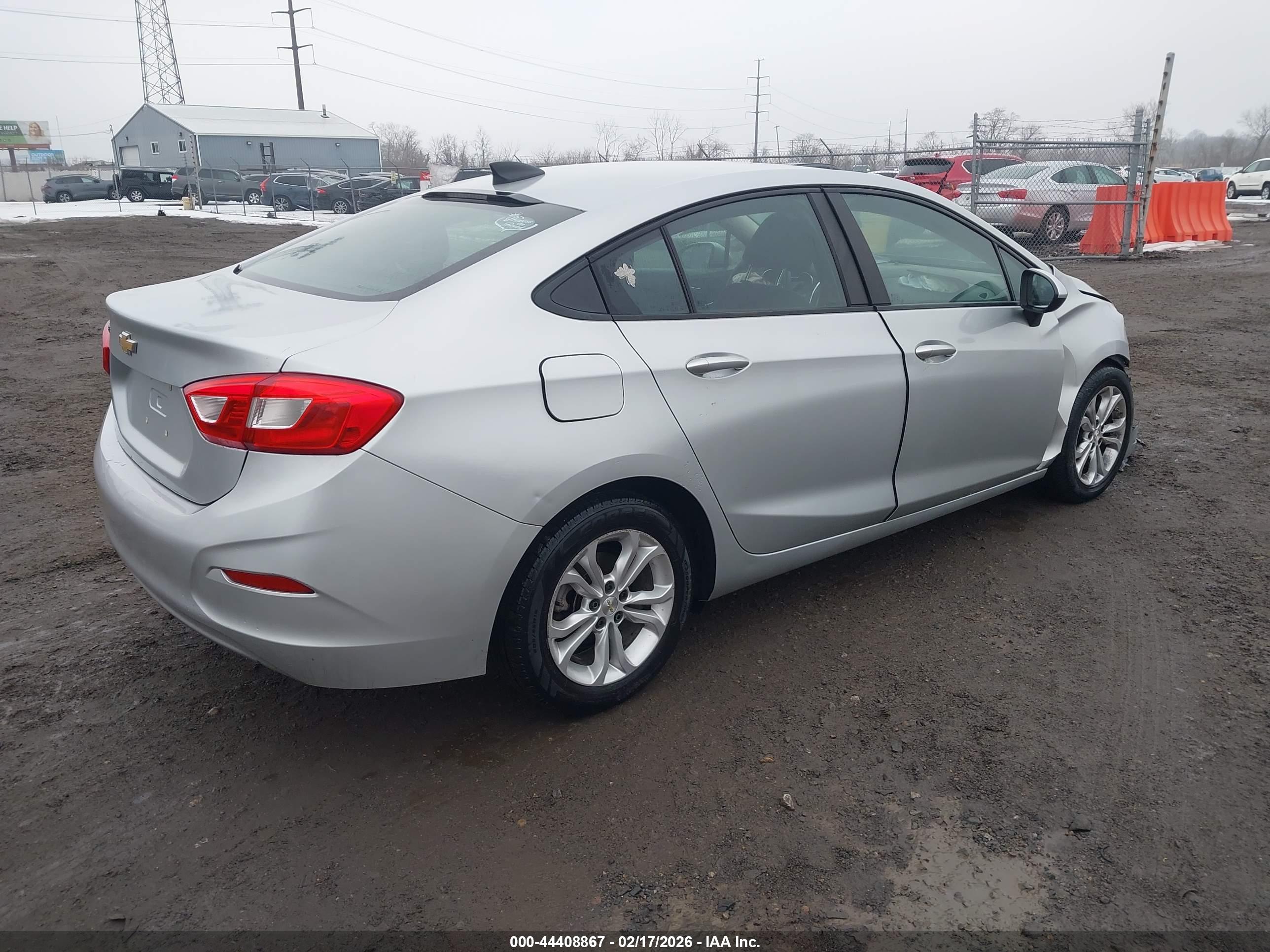 CHEVROLET CRUZE image 4