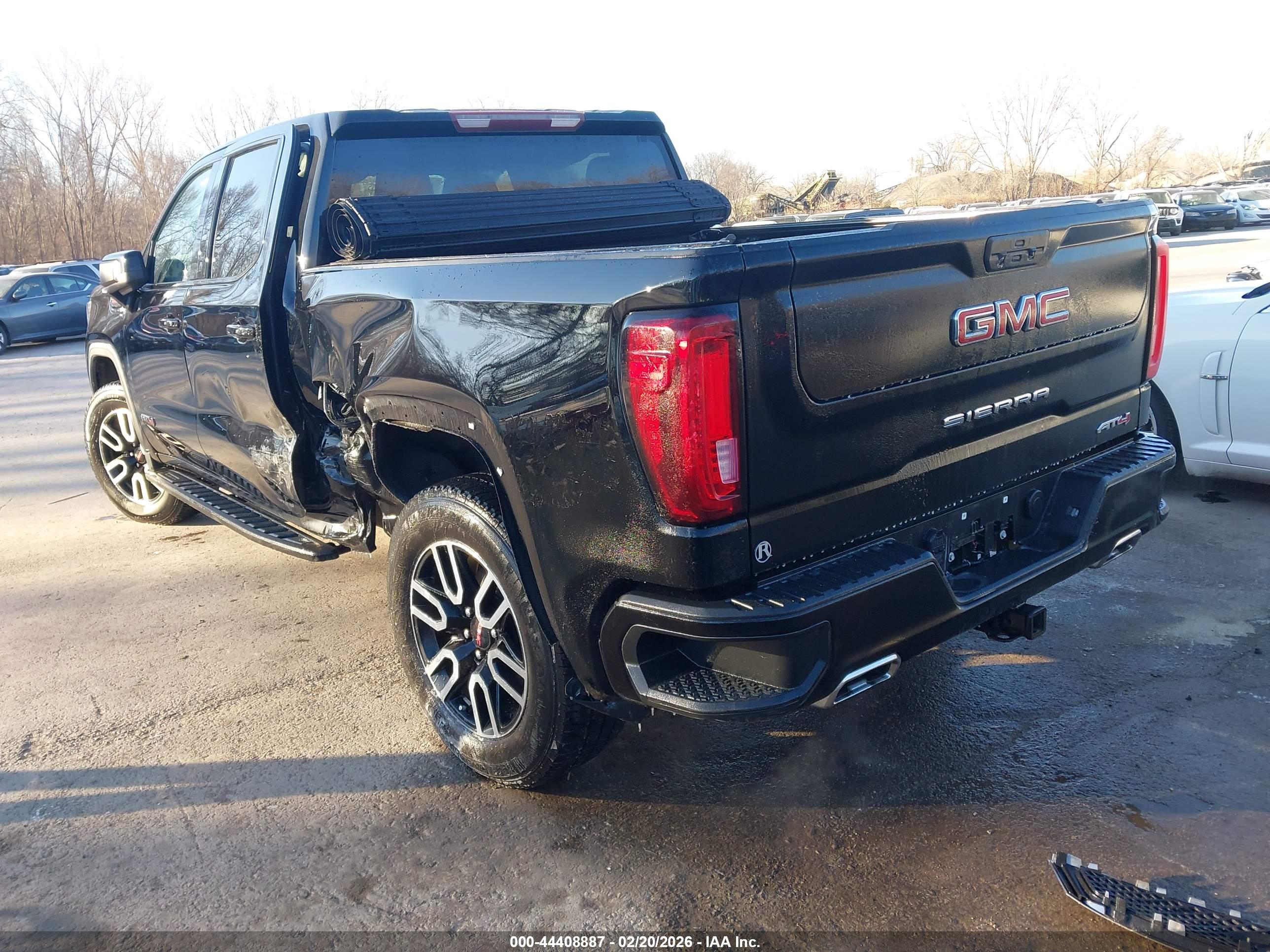 GMC SIERRA image 3