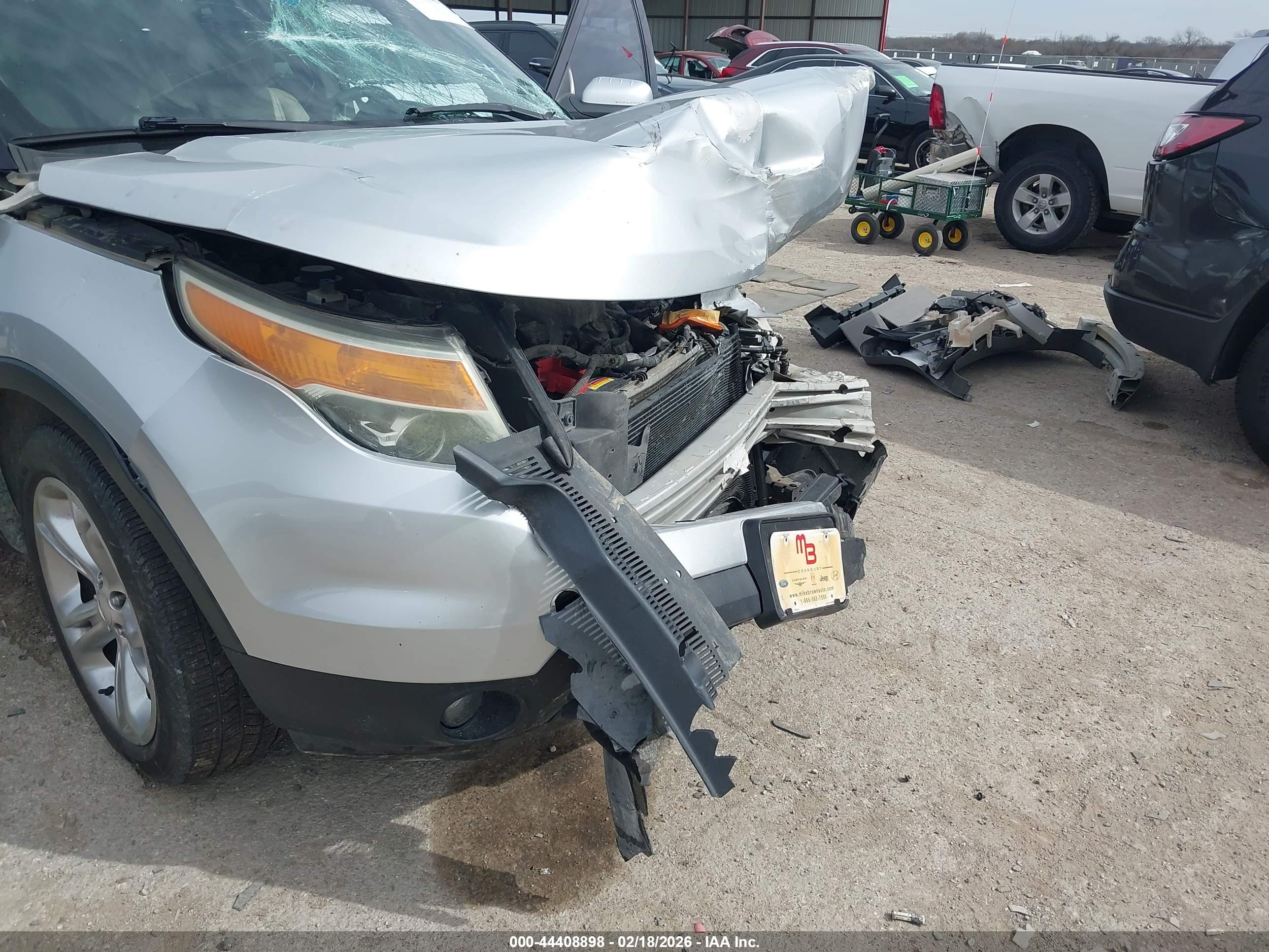 FORD EXPLORER image 6