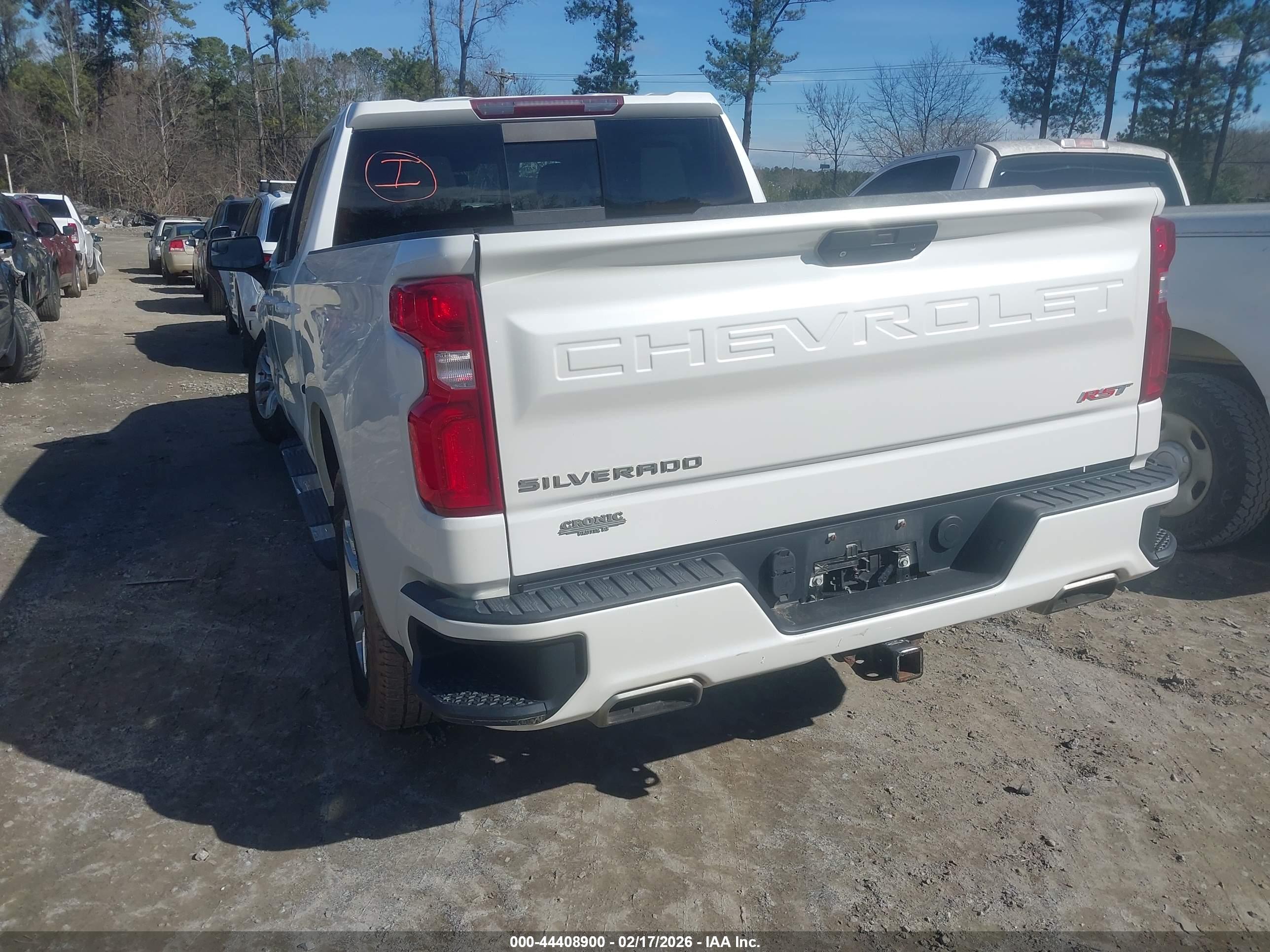 CHEVROLET SILVERADO image 3