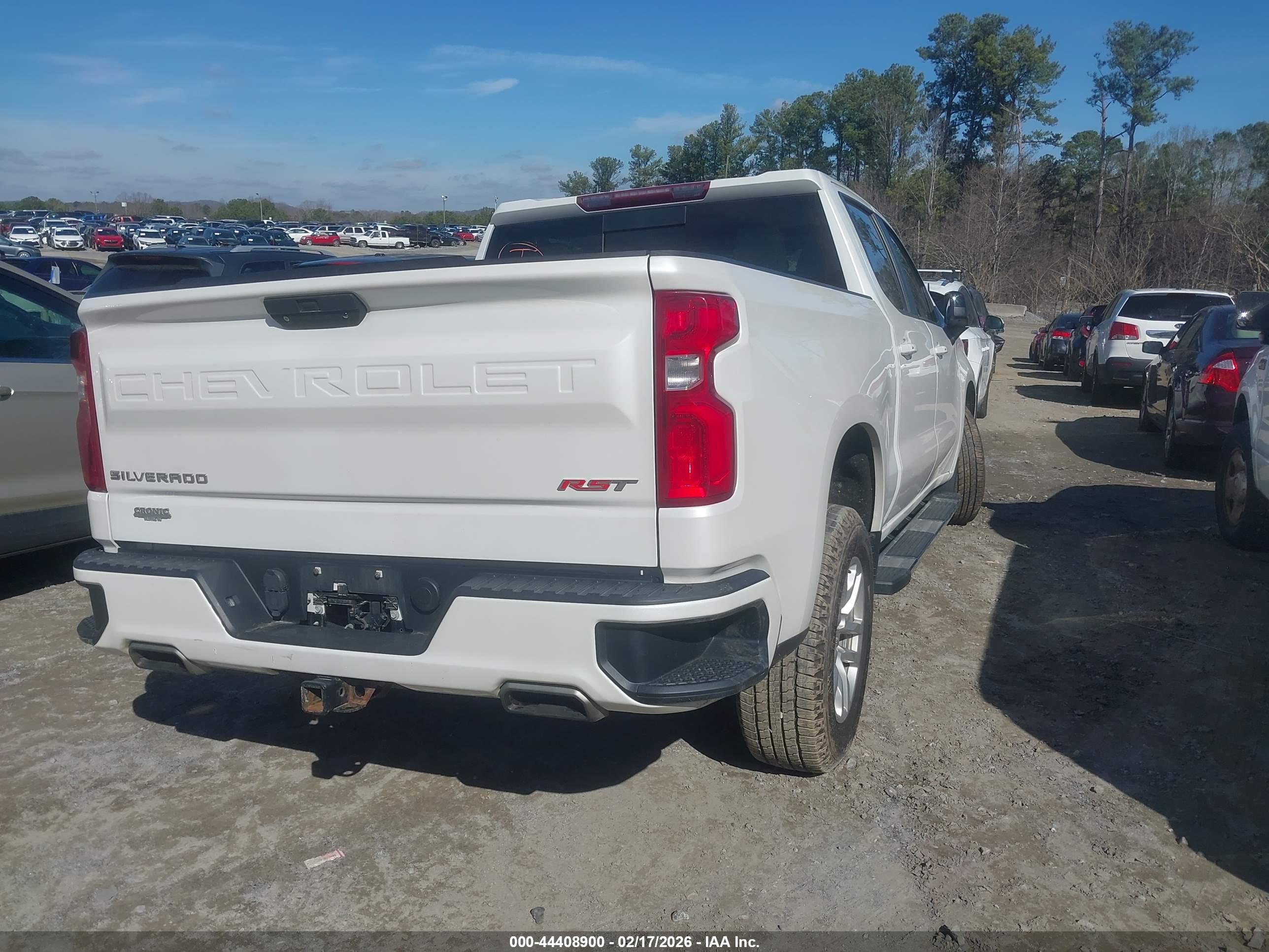 CHEVROLET SILVERADO image 4