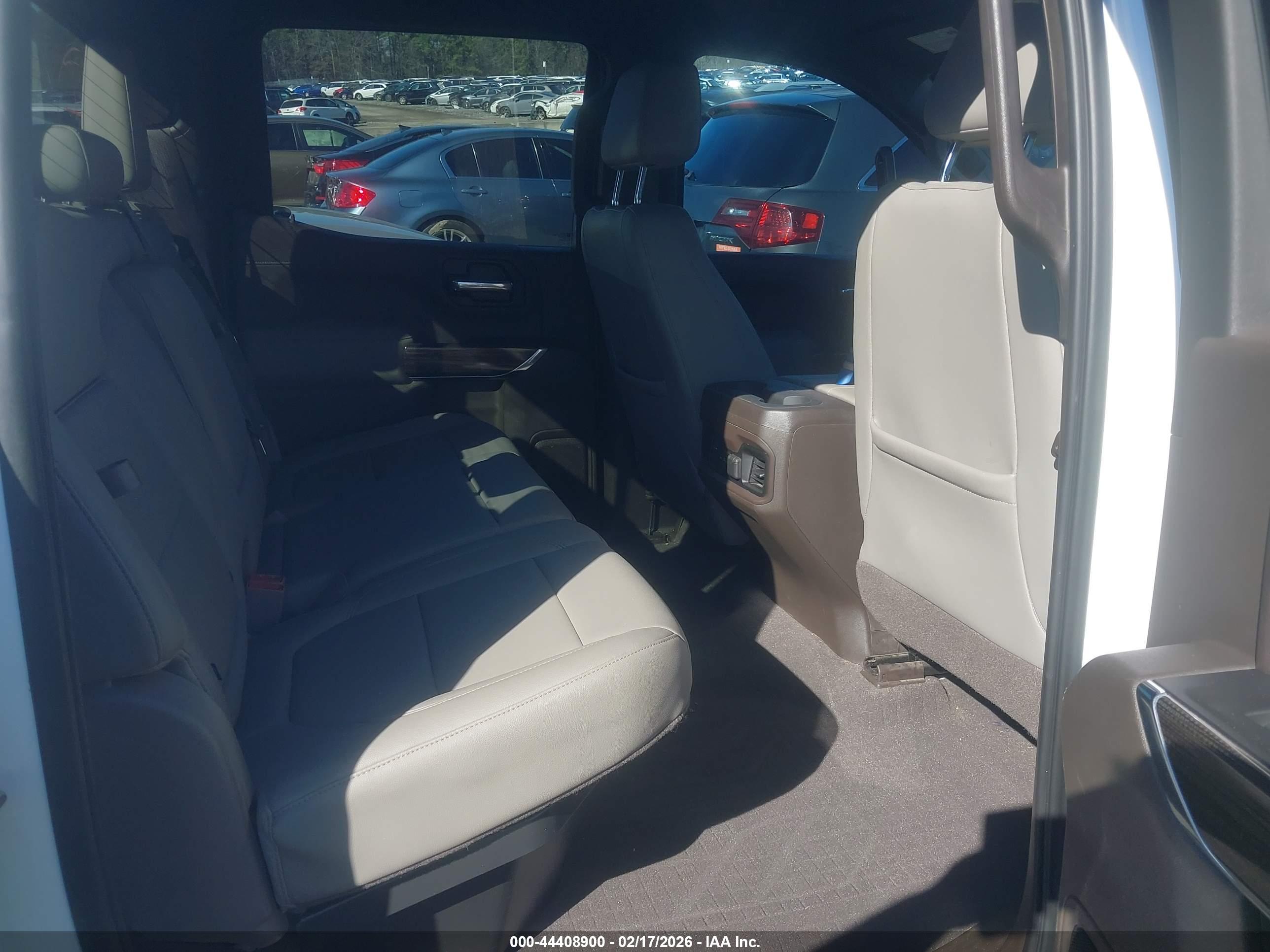 CHEVROLET SILVERADO image 8