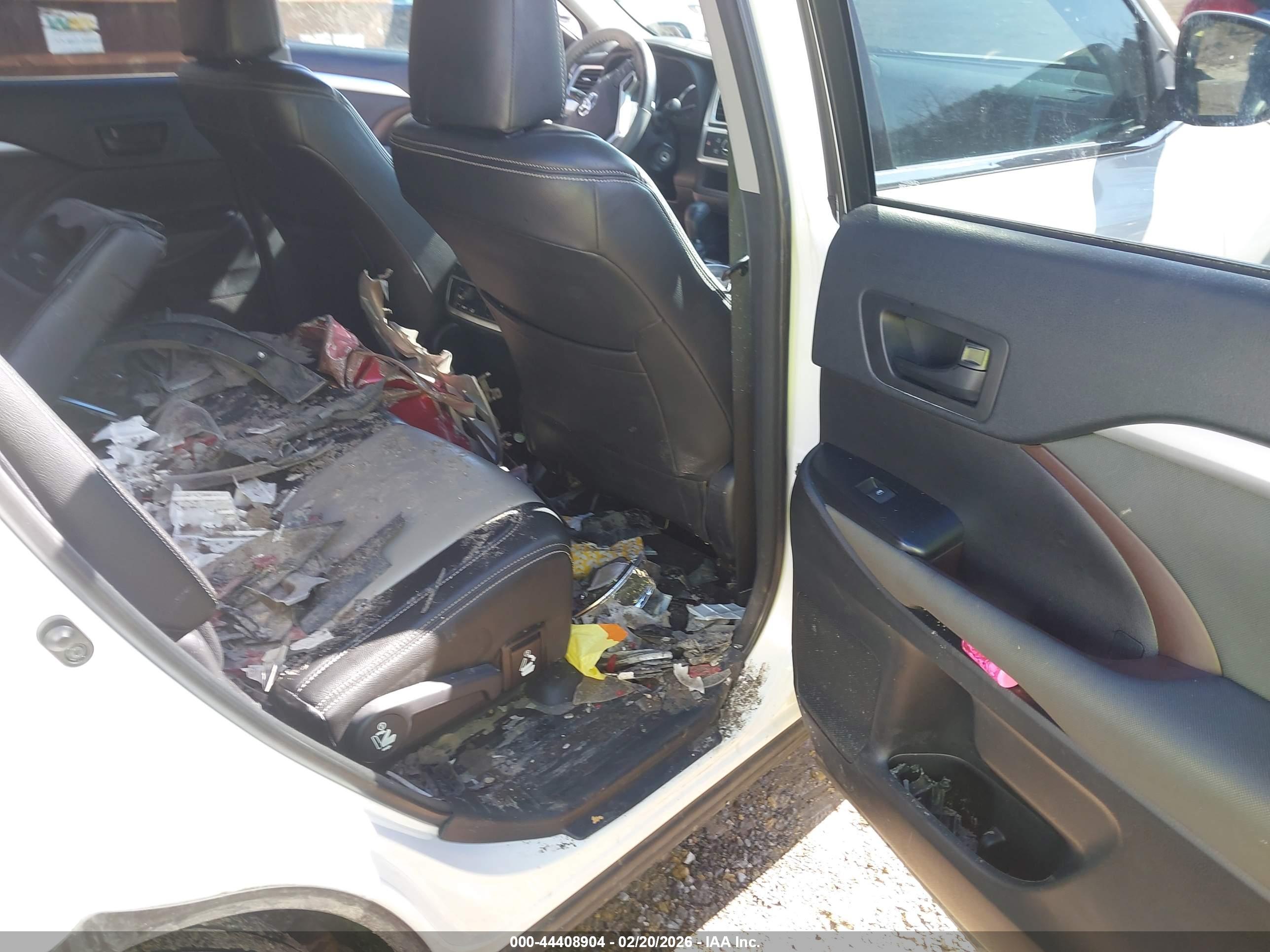 TOYOTA HIGHLANDER image 8