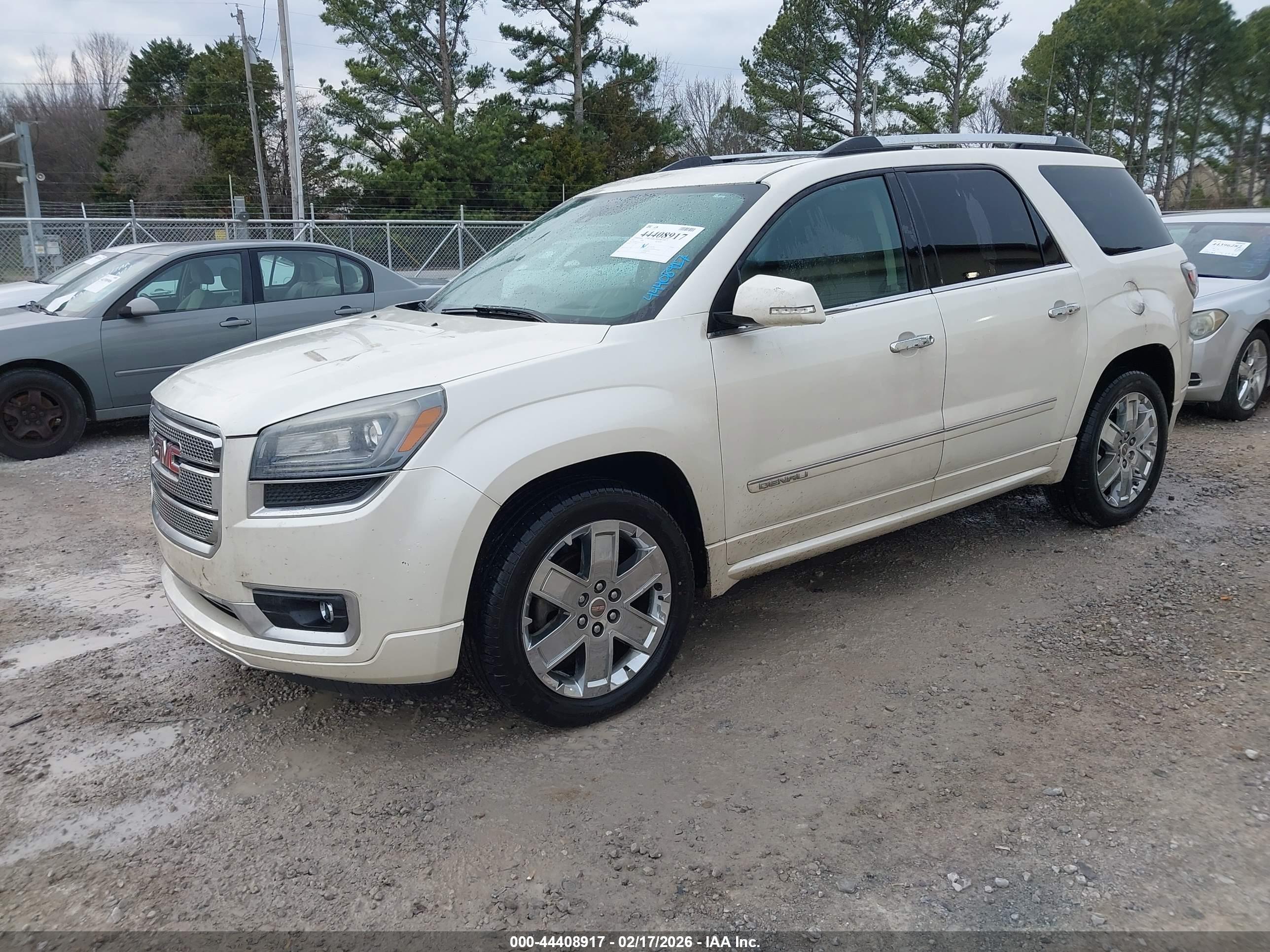 GMC ACADIA image 2