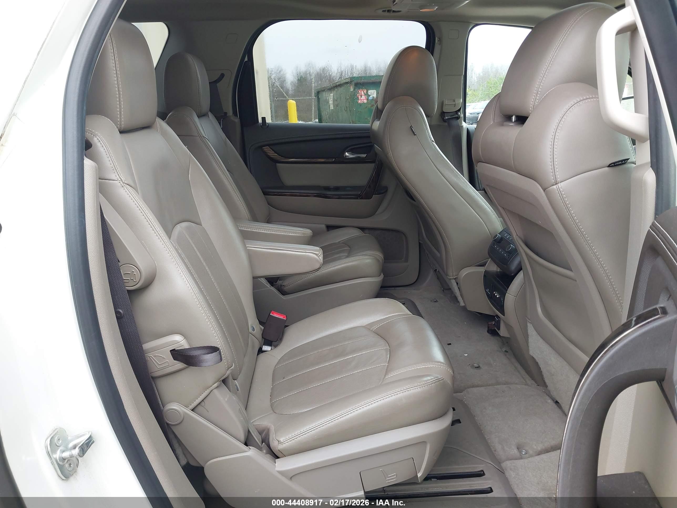 GMC ACADIA image 8