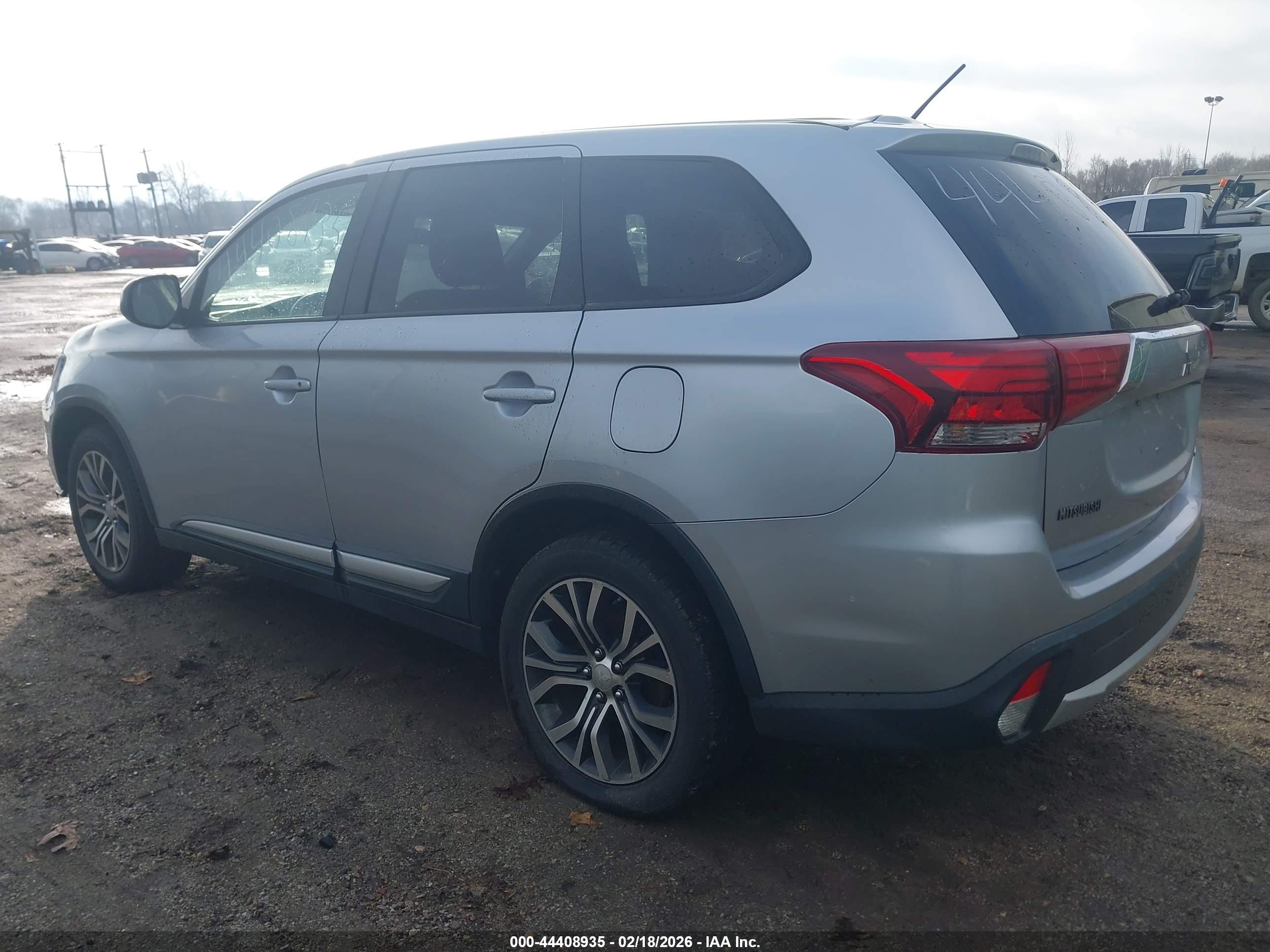 MITSUBISHI OUTLANDER image 3