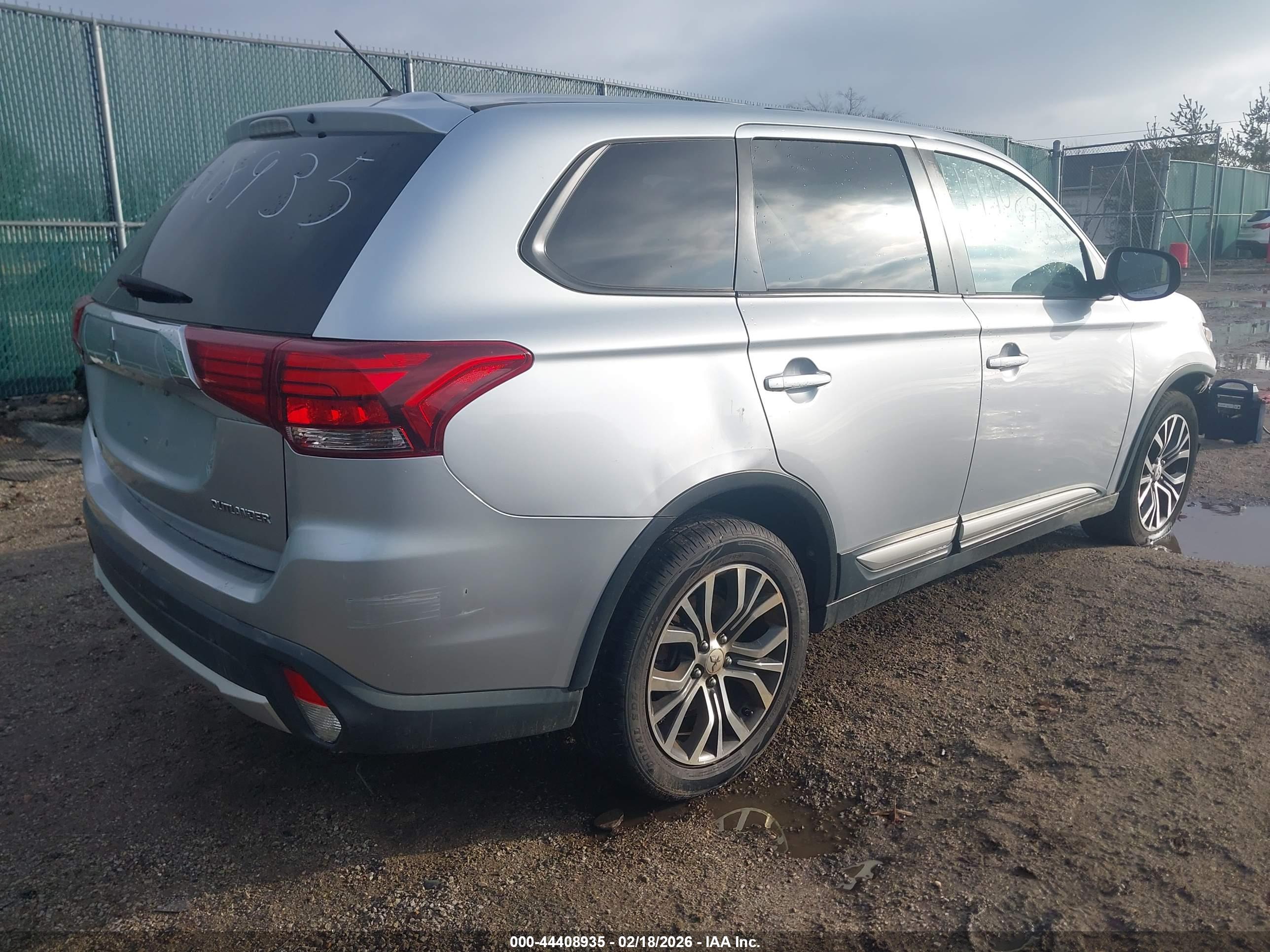 MITSUBISHI OUTLANDER image 4