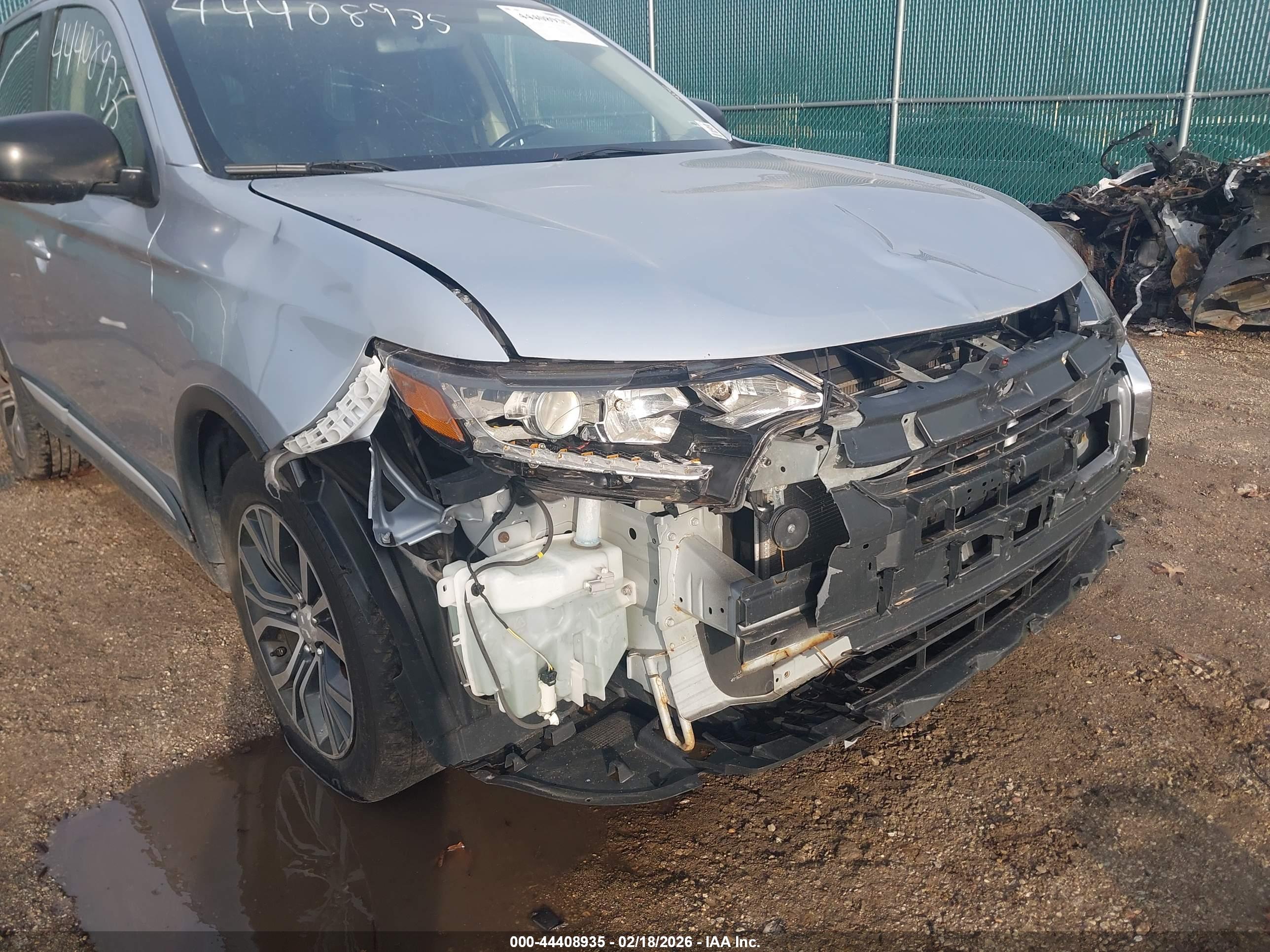 MITSUBISHI OUTLANDER image 6
