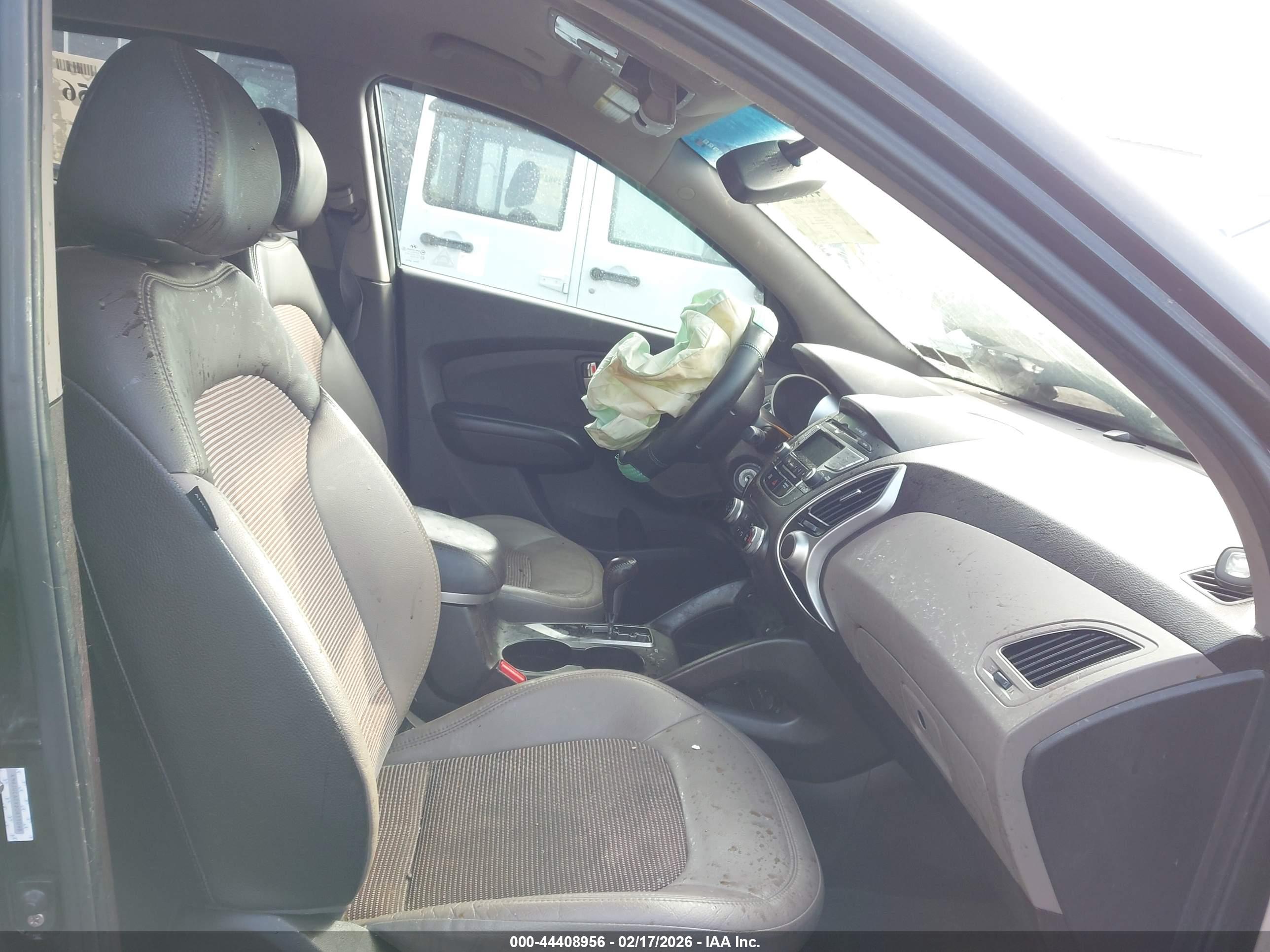 HYUNDAI TUCSON image 5