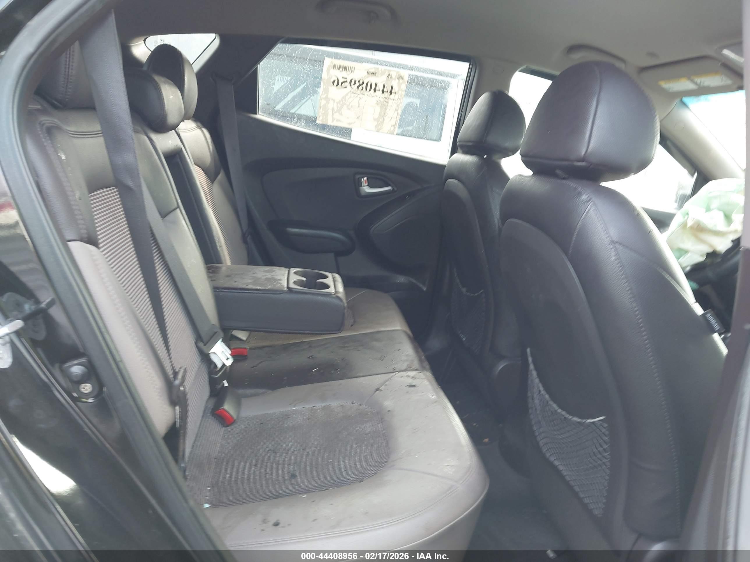 HYUNDAI TUCSON image 8