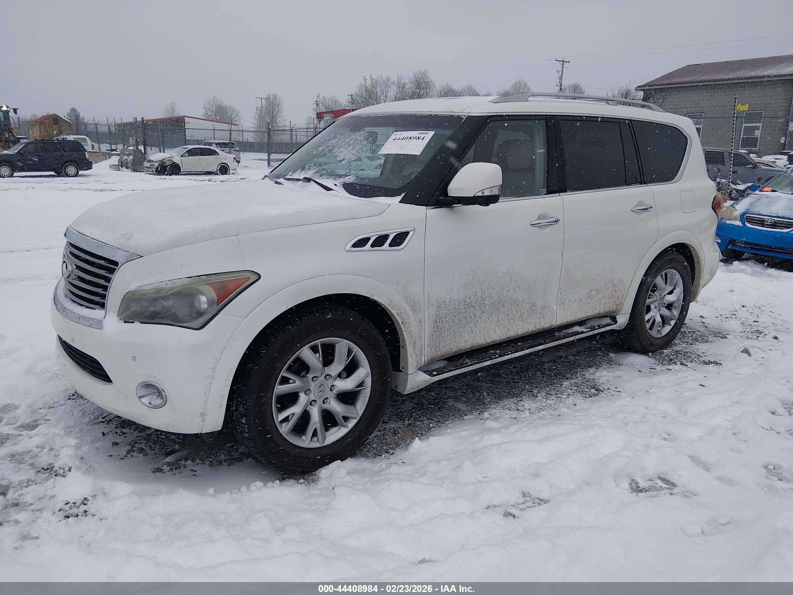 INFINITI QX56 image 2