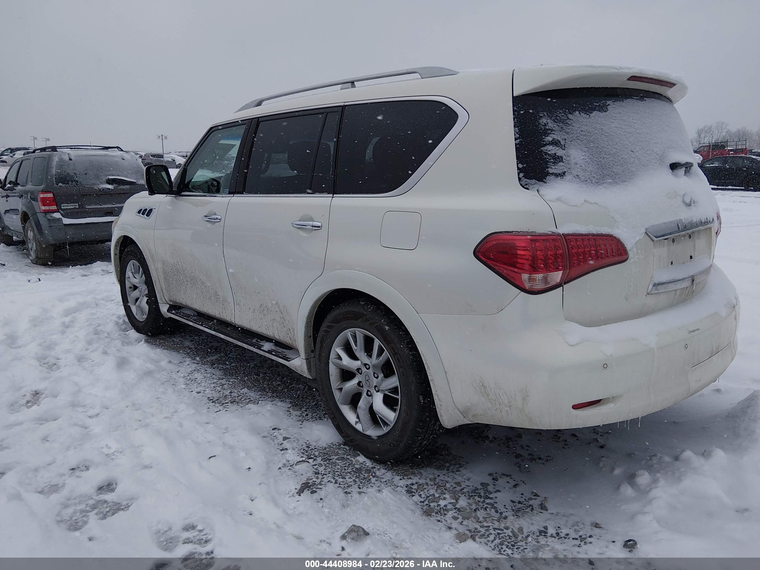 INFINITI QX56 image 3