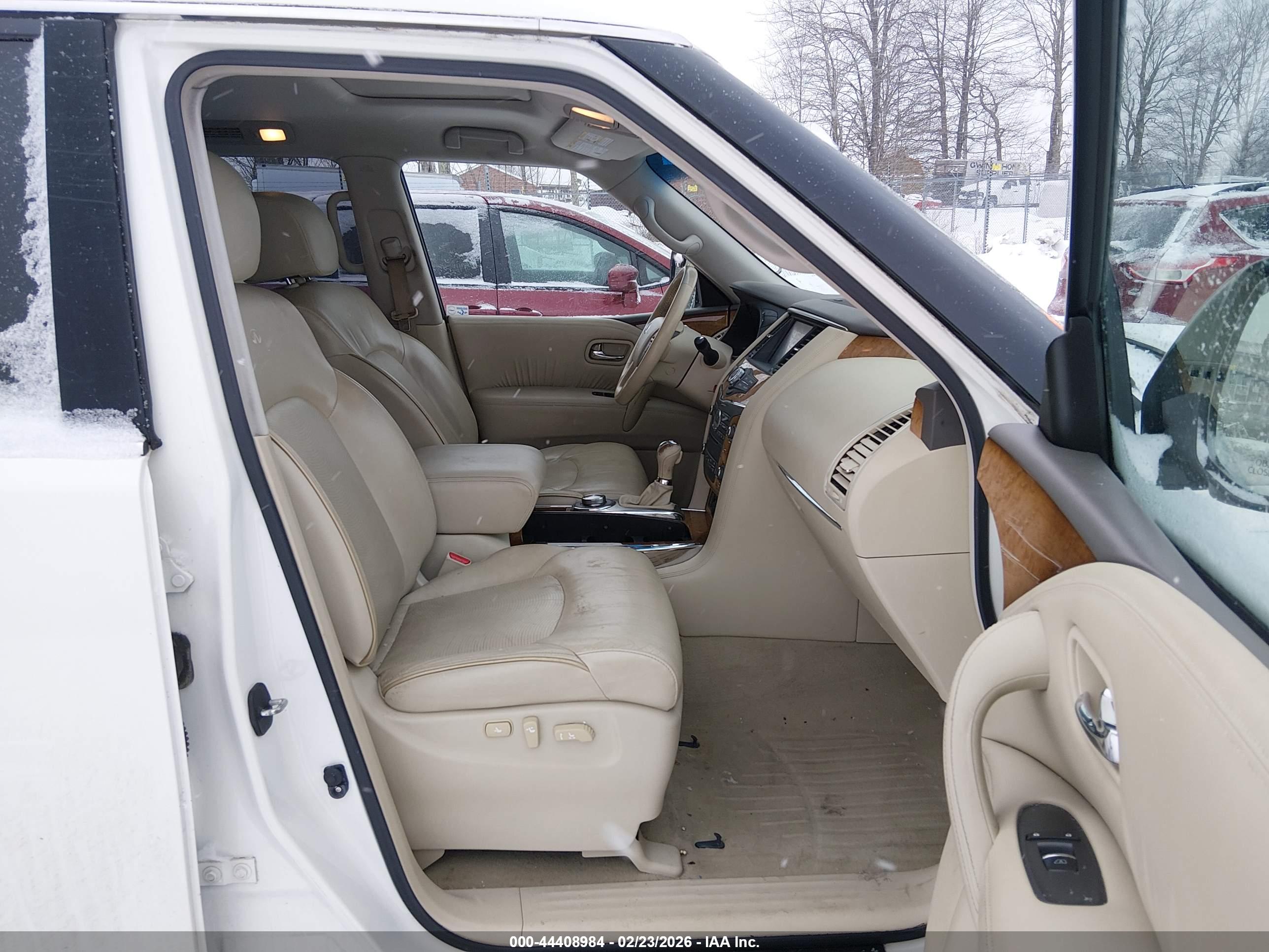 INFINITI QX56 image 5