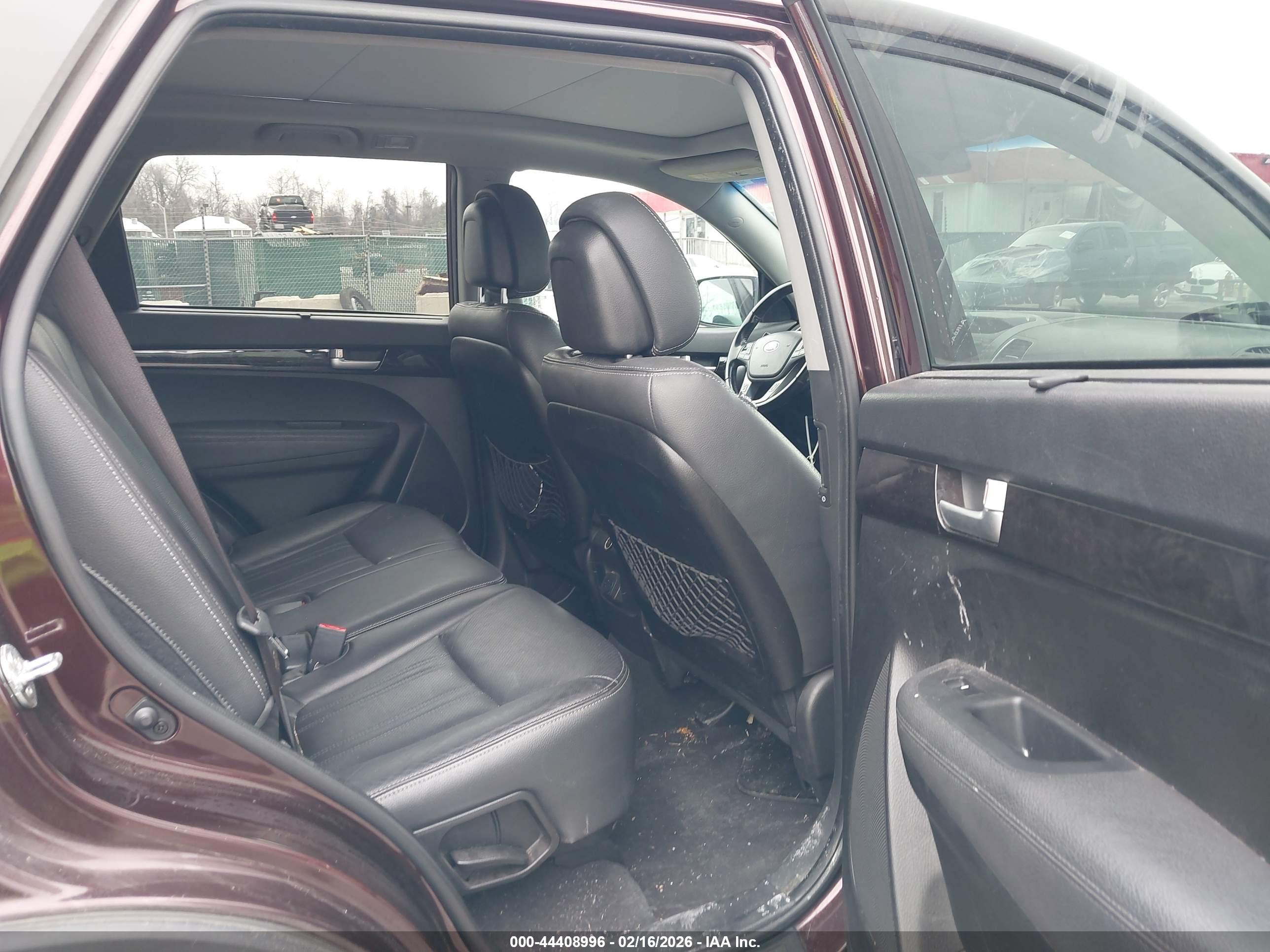 KIA SORENTO image 8