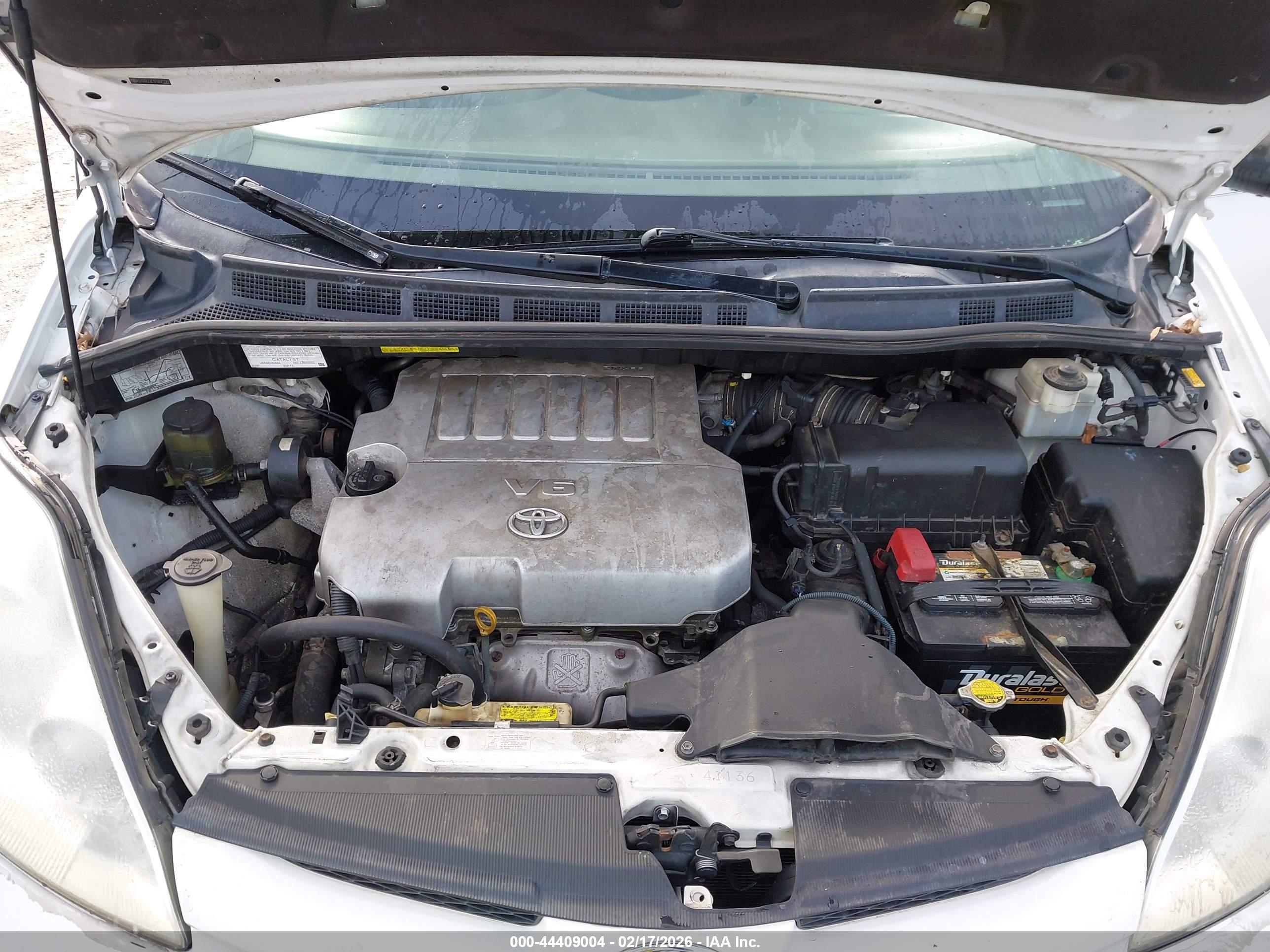 TOYOTA SIENNA image 10
