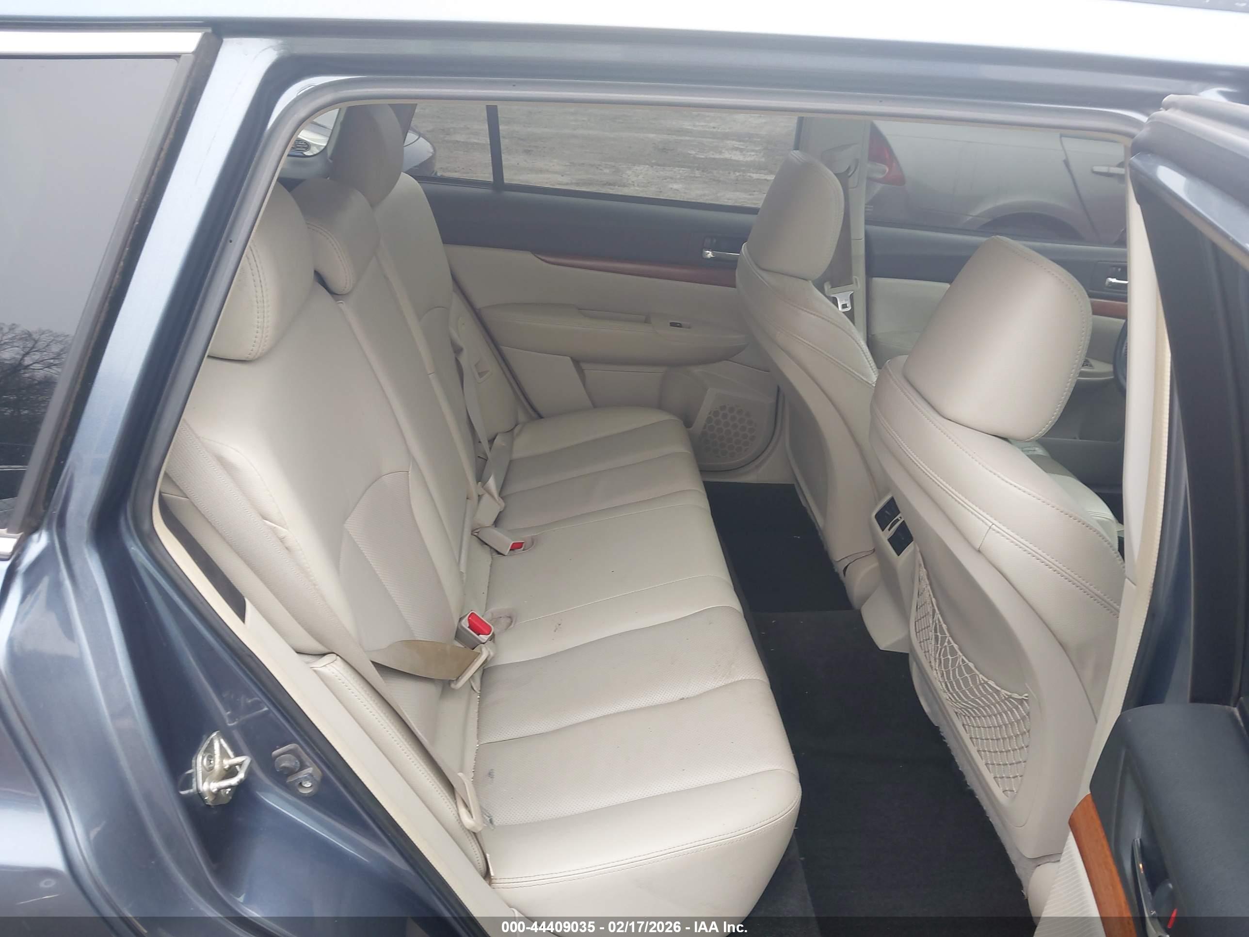 SUBARU OUTBACK image 8