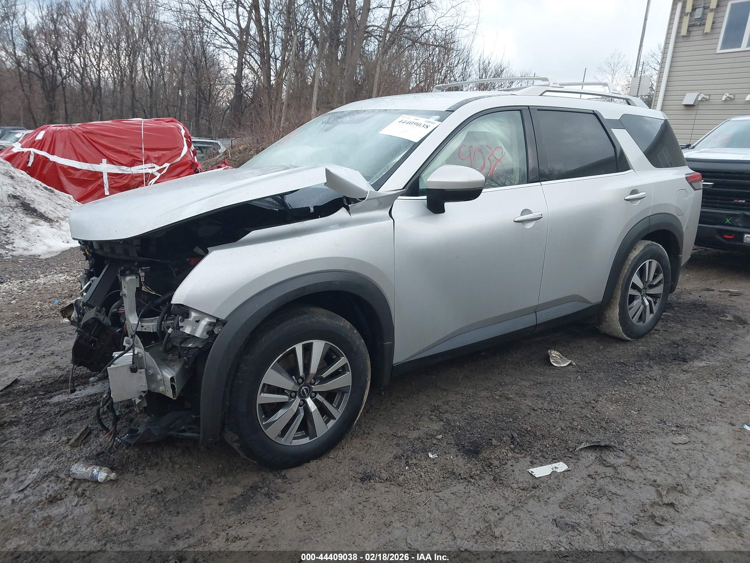 NISSAN PATHFINDER image 2
