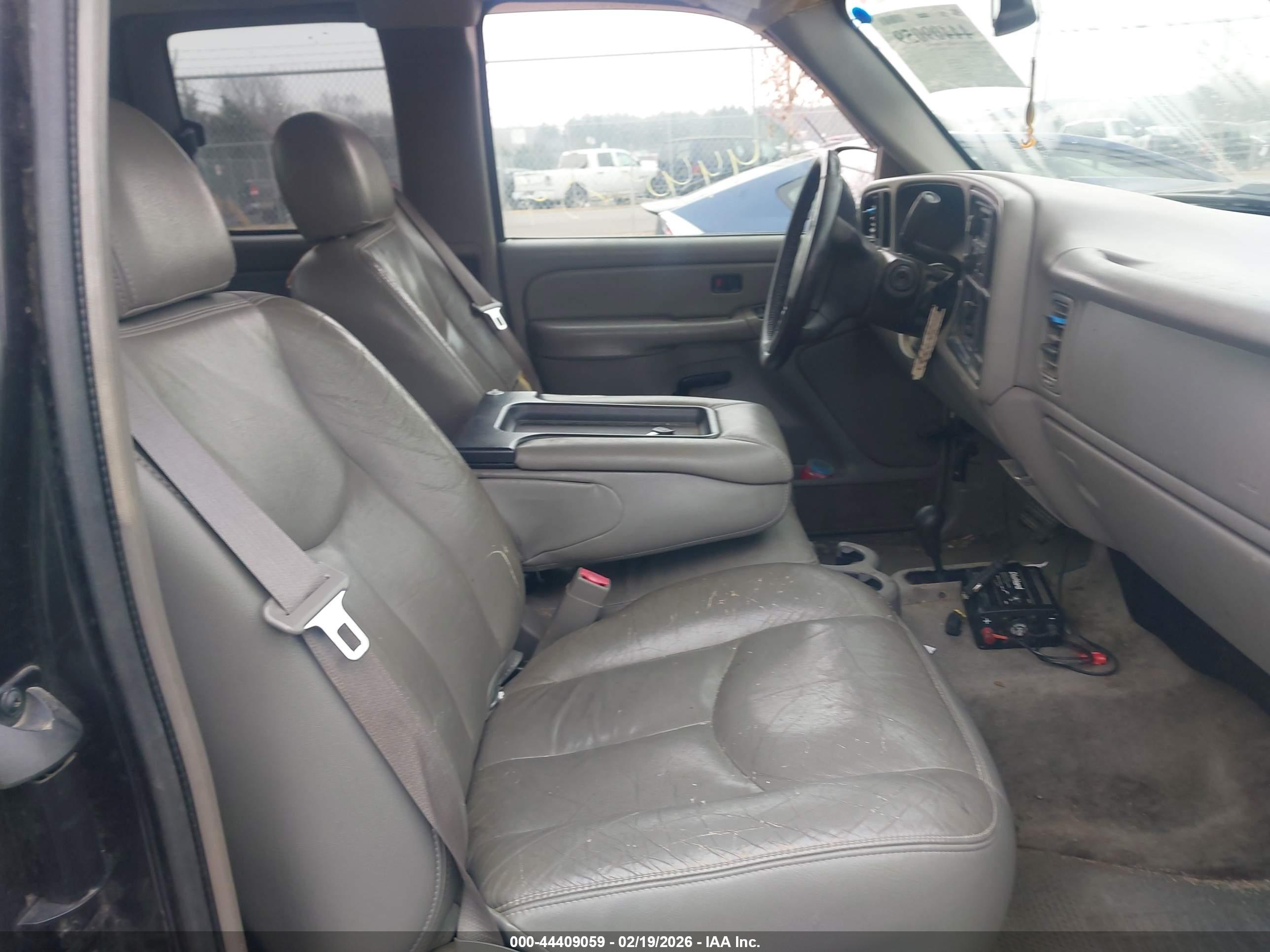 CHEVROLET SILVERADO image 5