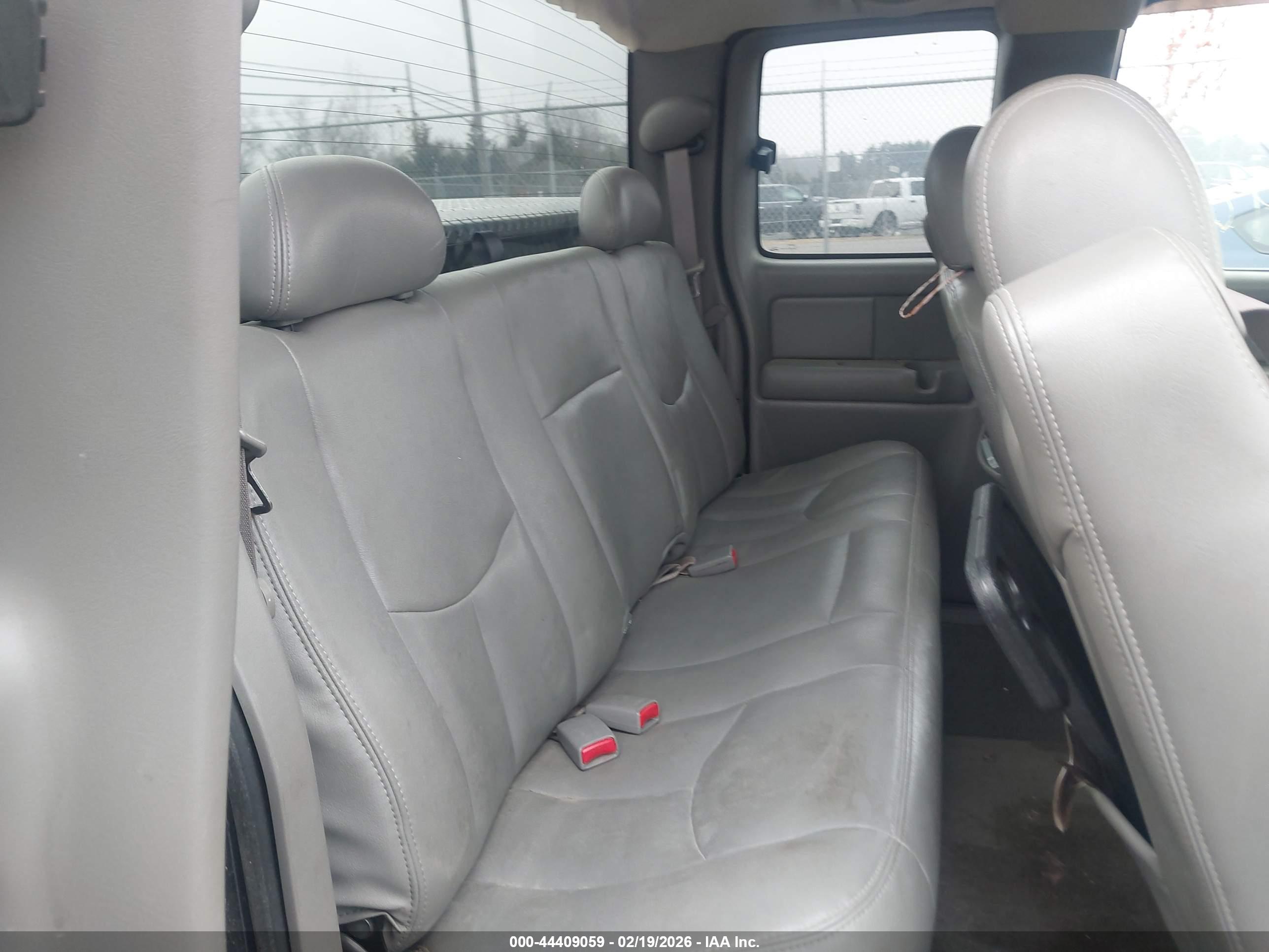 CHEVROLET SILVERADO image 8